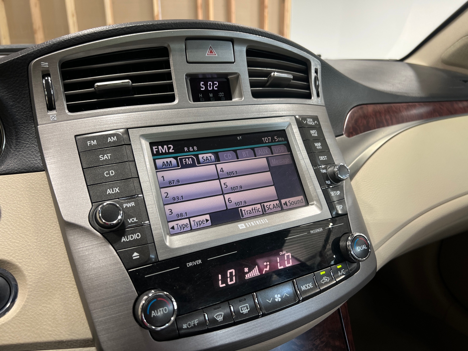 Thumbnail: 2011 Toyota Avalon - 3
