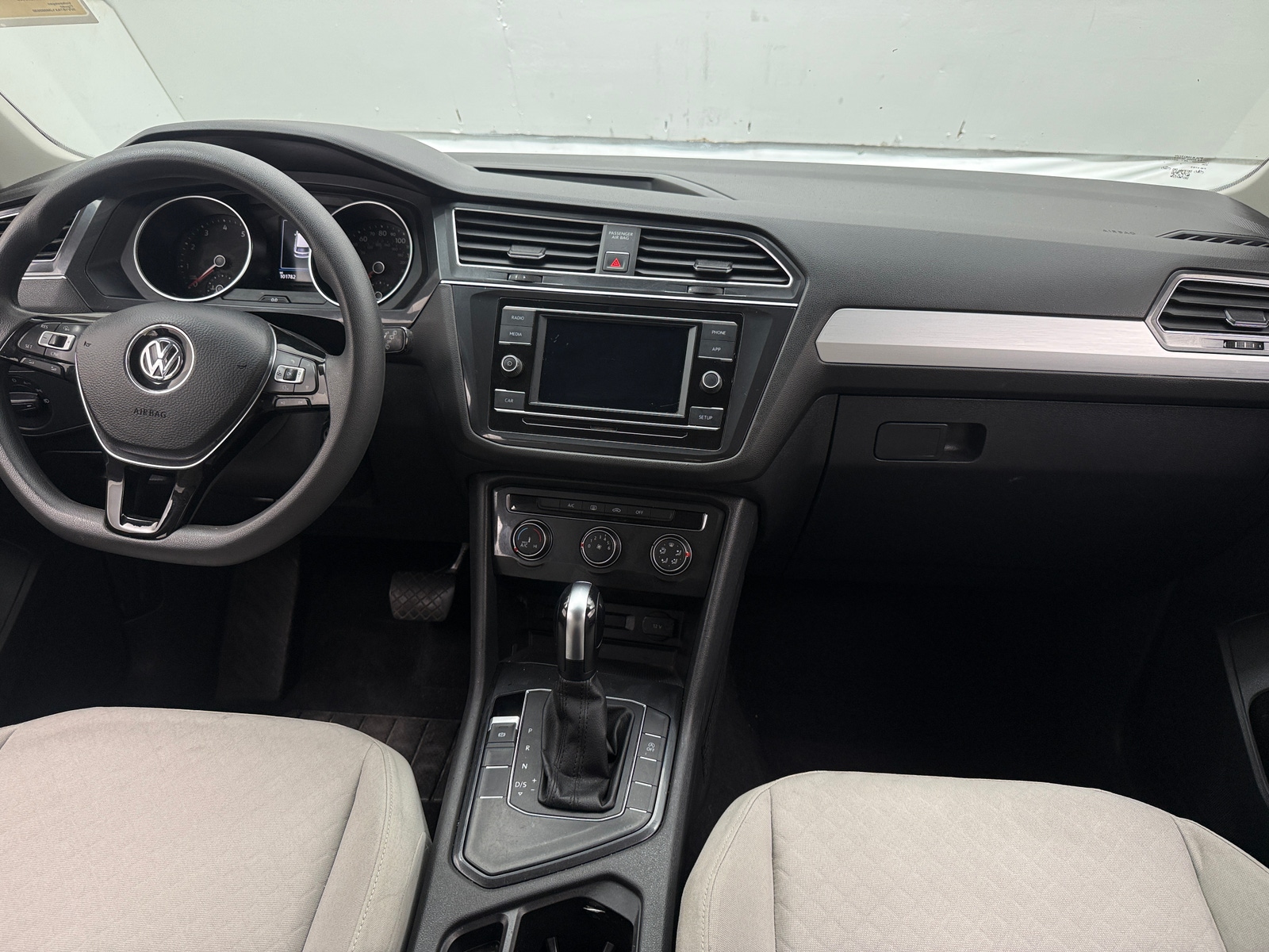 Thumbnail: 2018 Volkswagen Tiguan - 3