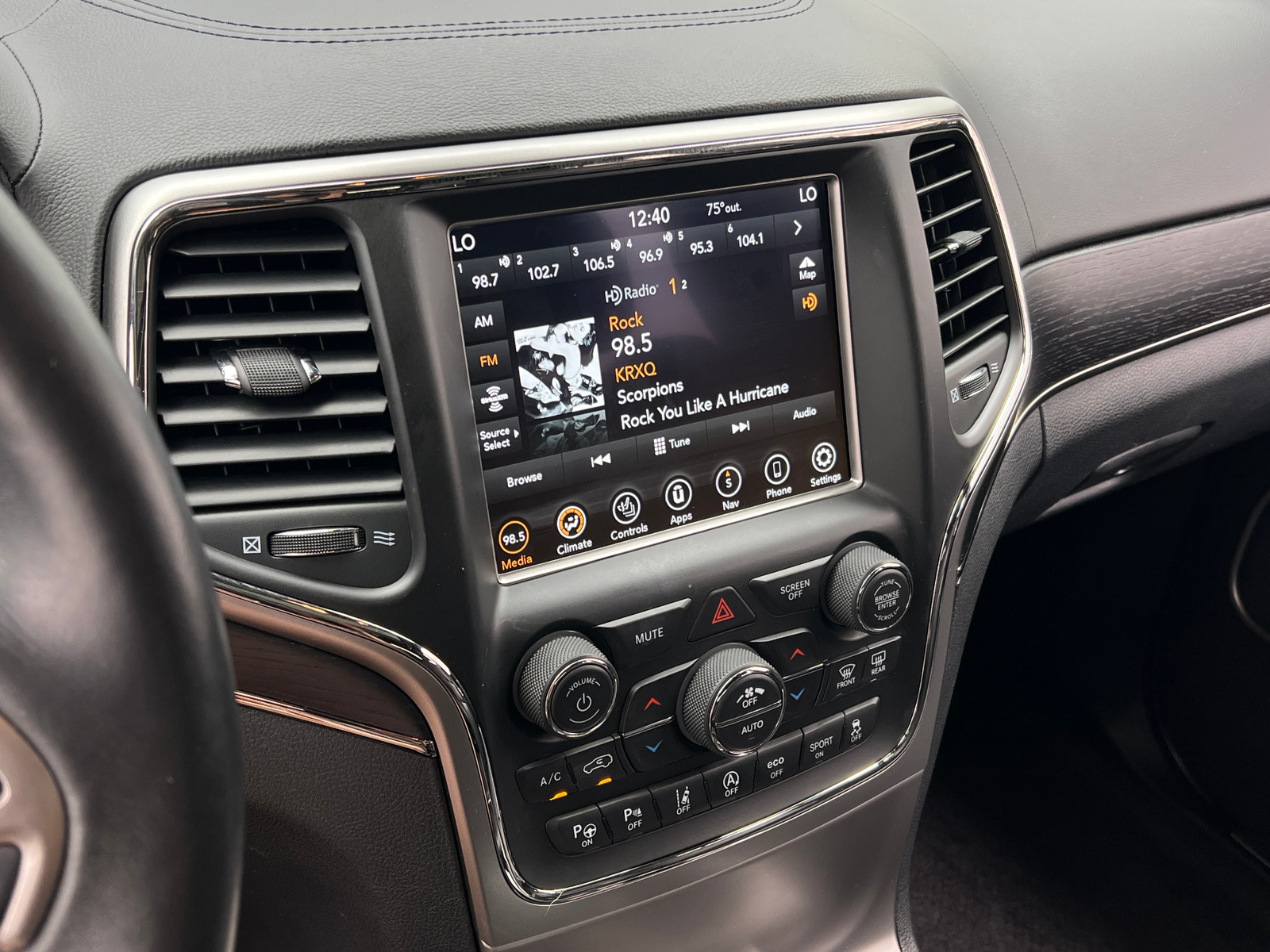 Thumbnail: 2018 Jeep Grand Cherokee - 3