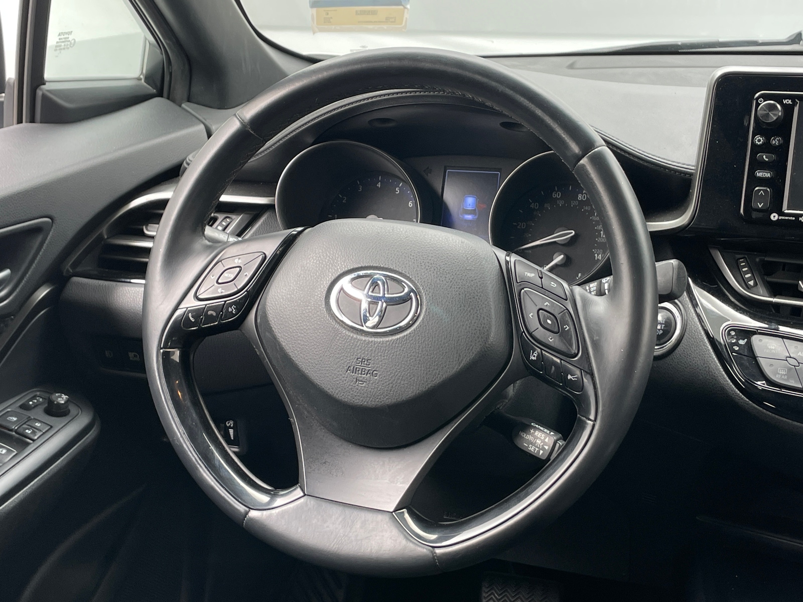 Thumbnail: 2018 Toyota C-HR - 5