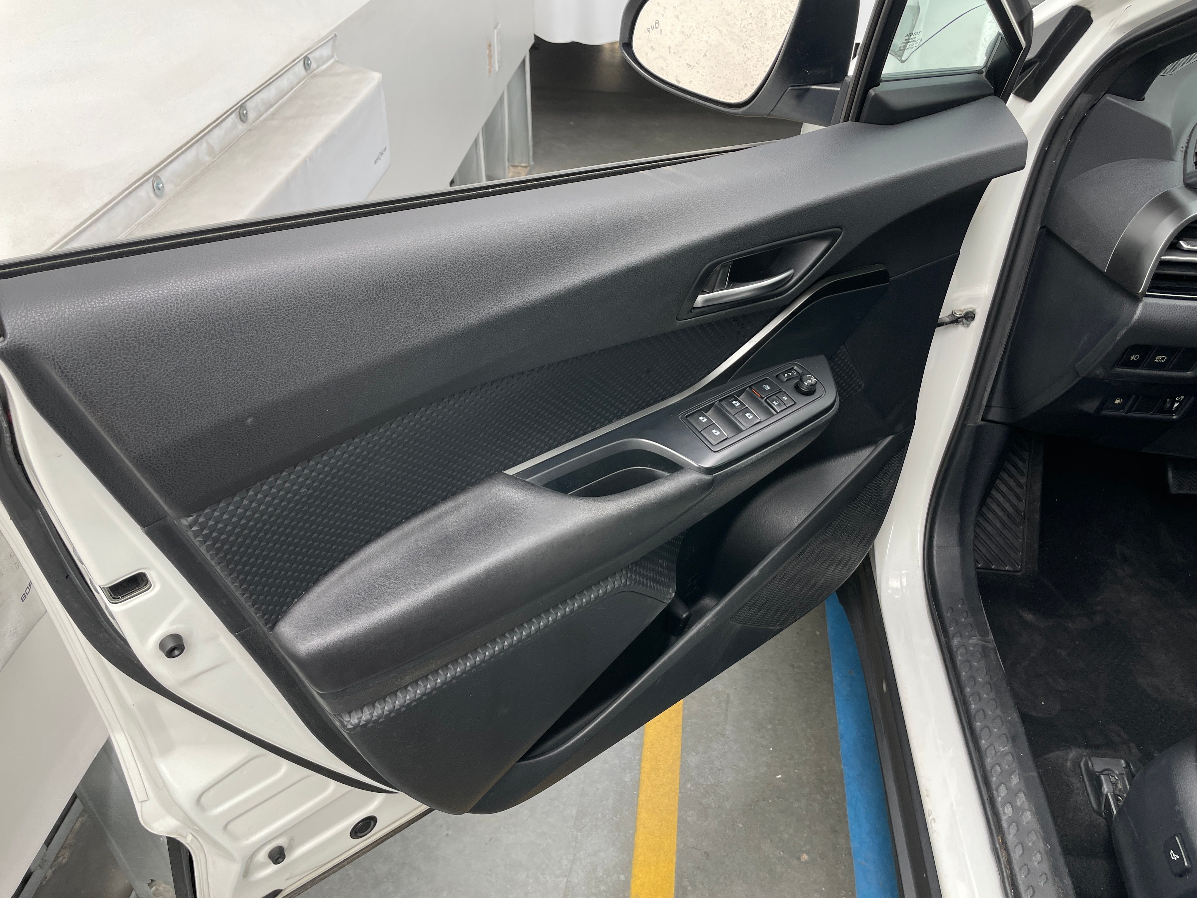 2018 Toyota C-HR XLE Premium - Photo 9