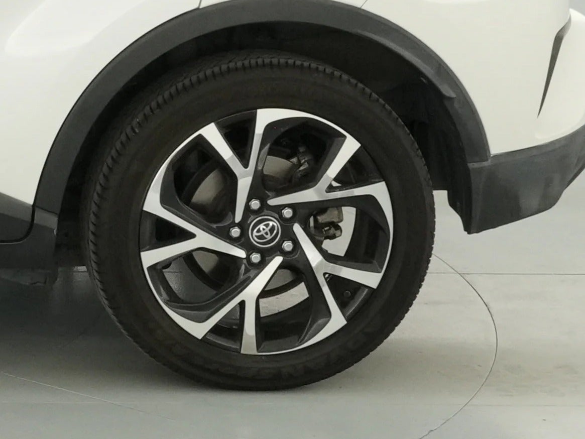 2018 Toyota C-HR XLE Premium - Photo 14