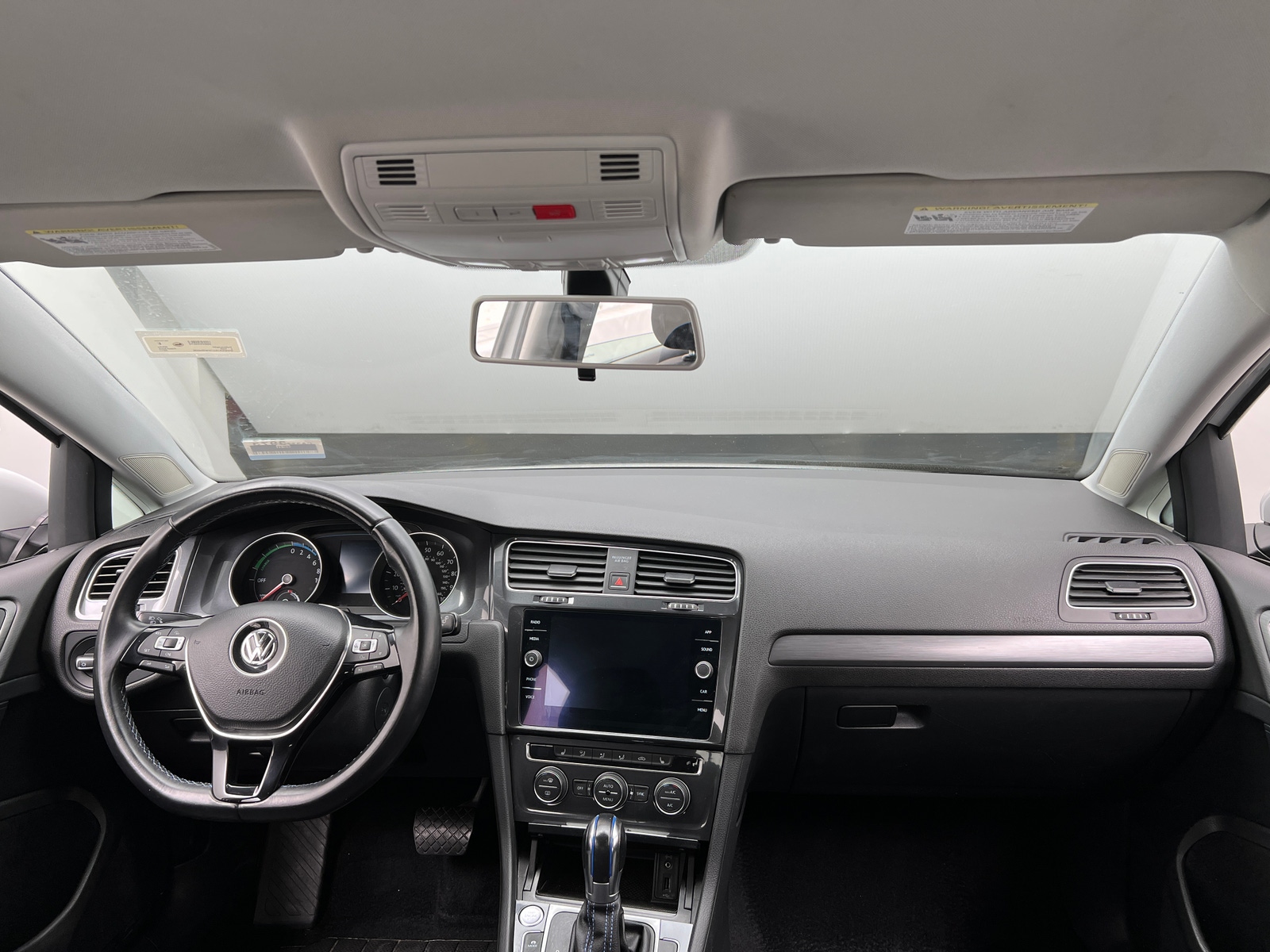 Thumbnail: 2017 Volkswagen e-Golf - 3