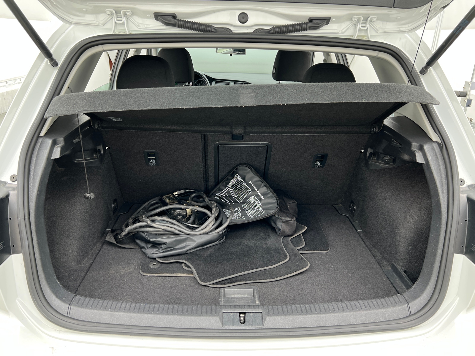 Thumbnail: 2017 Volkswagen e-Golf - 7