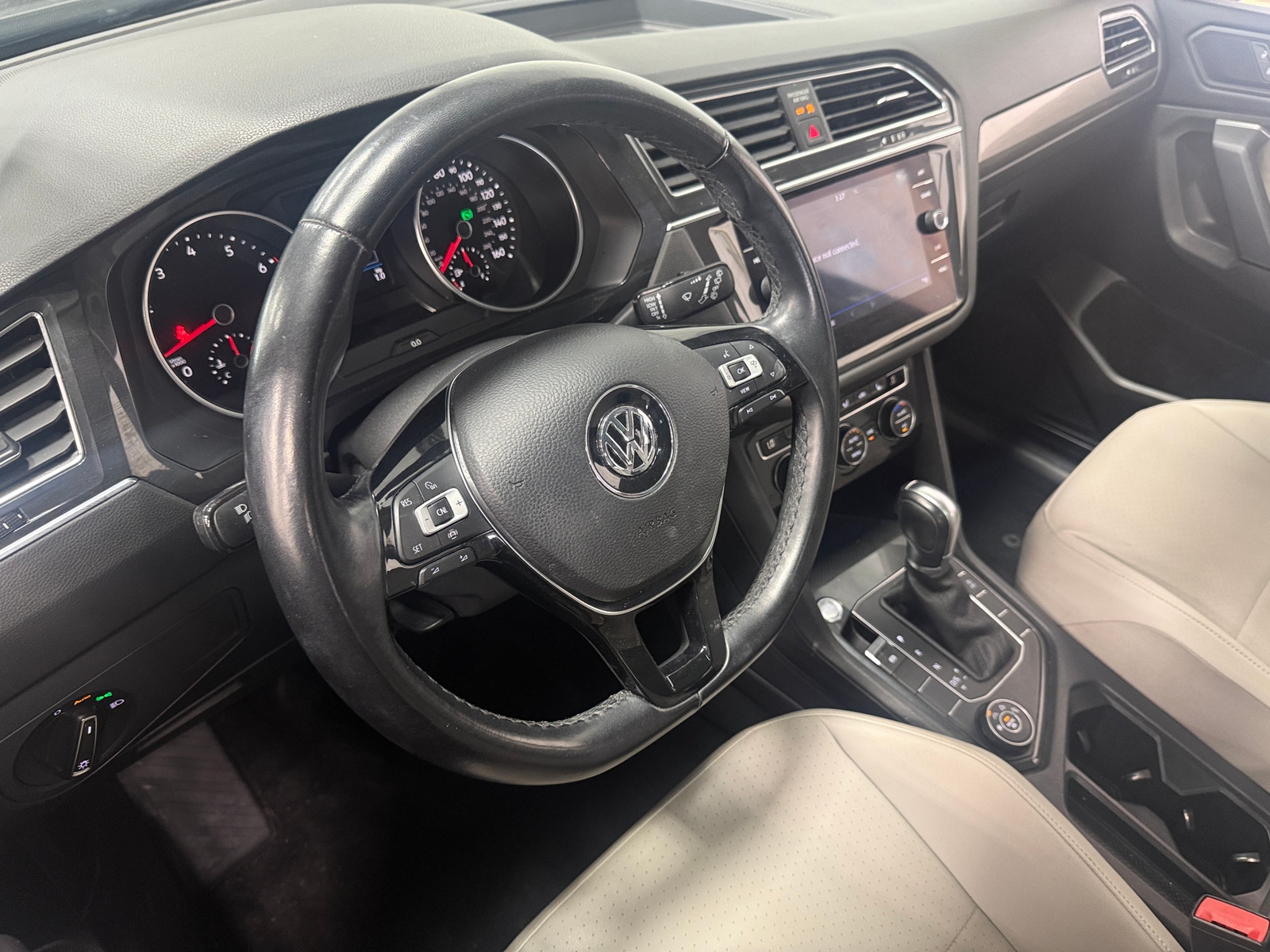 Thumbnail: 2019 Volkswagen Tiguan - 4