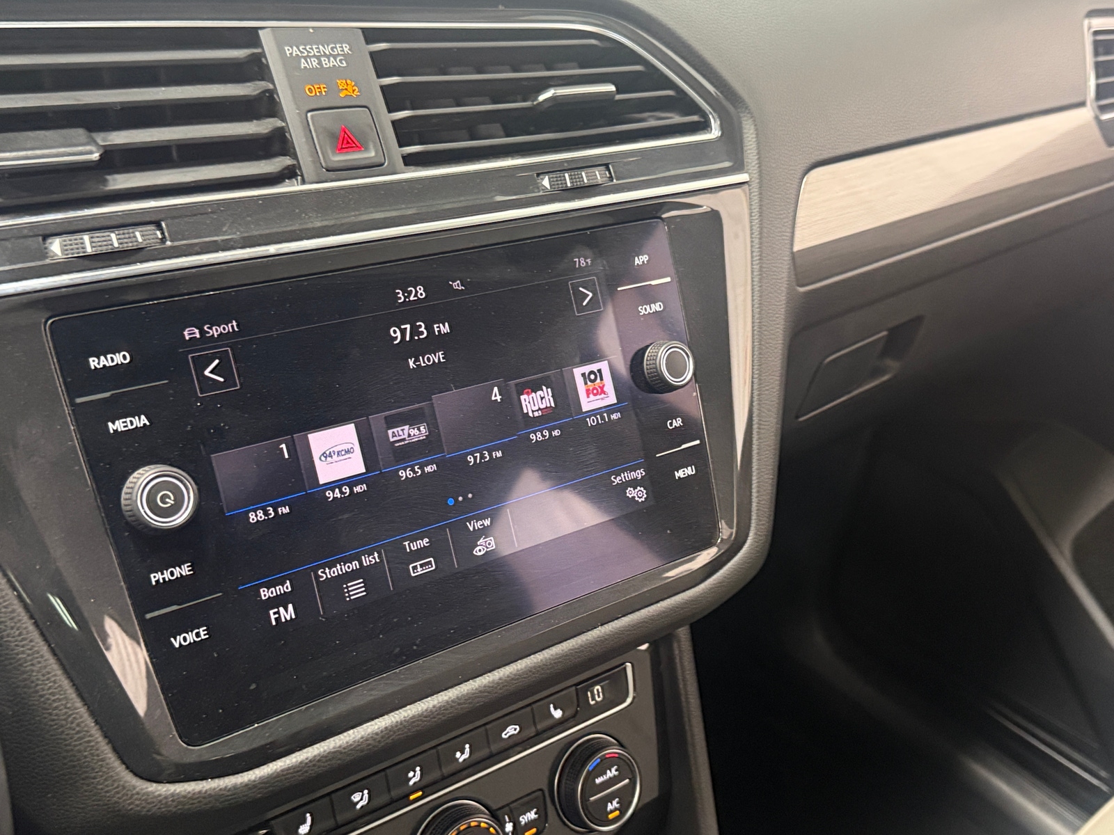 Thumbnail: 2019 Volkswagen Tiguan - 3