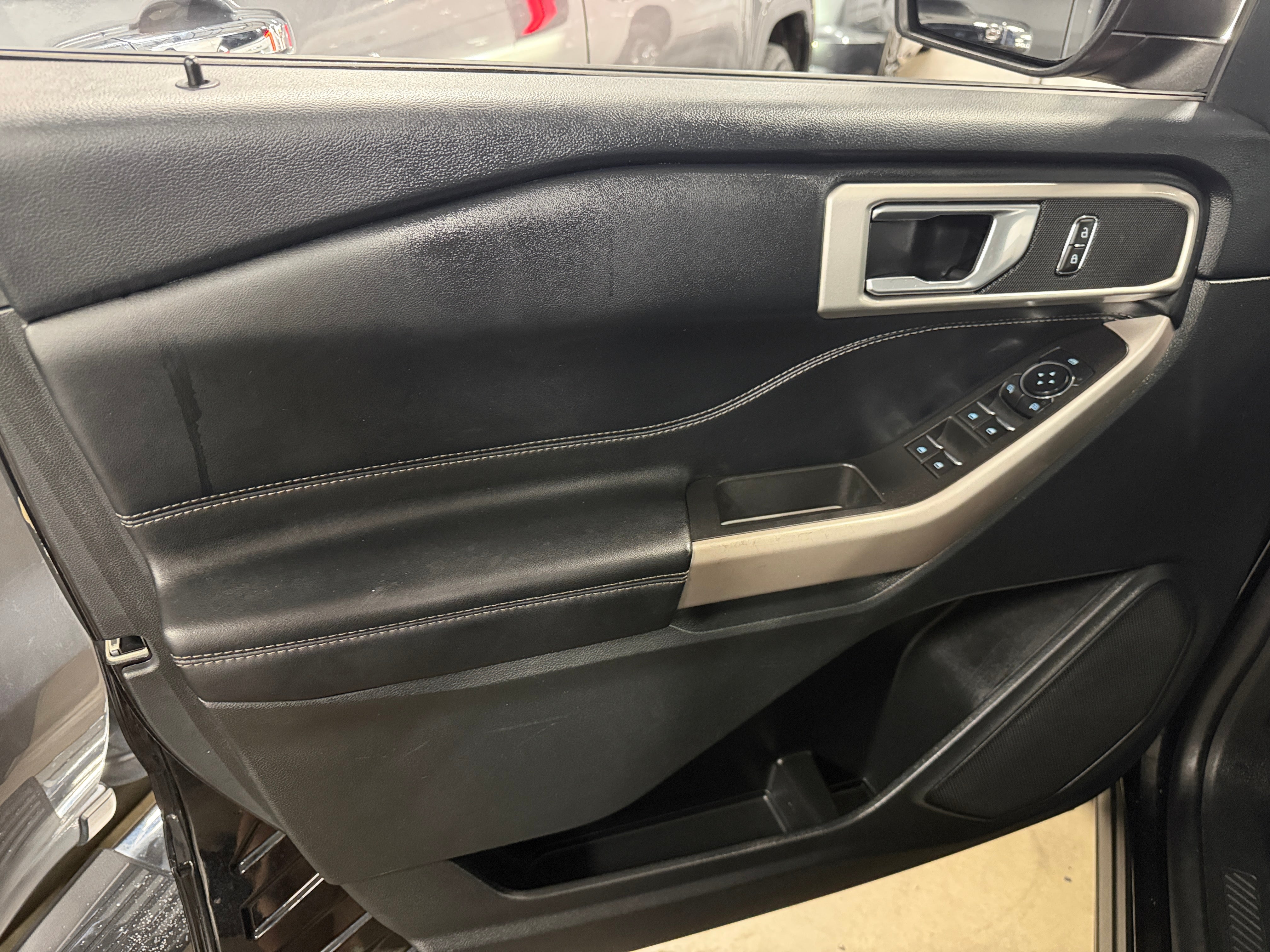 2023 Ford Explorer XLT - Photo 2