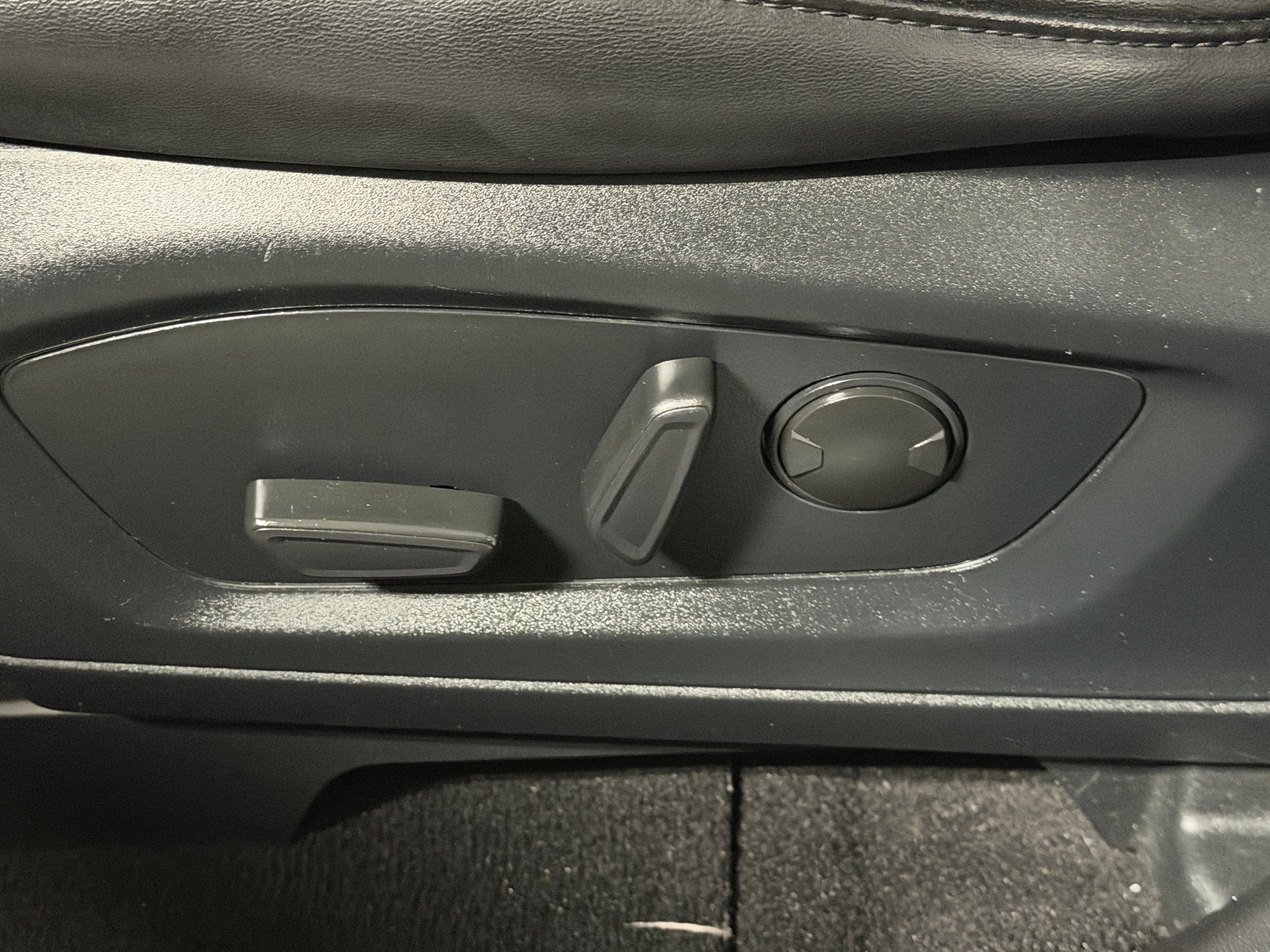 2023 Ford Explorer XLT - Photo 3