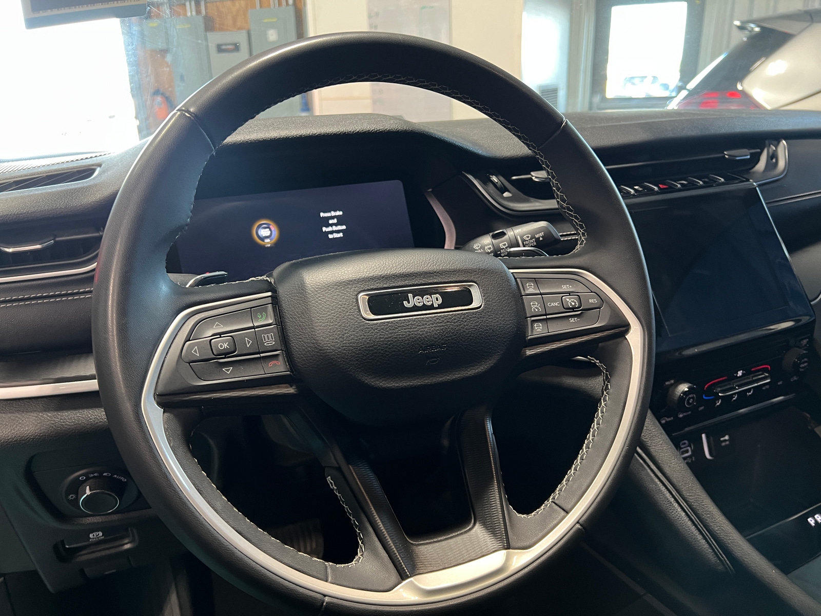 Thumbnail: 2023 Jeep Grand Cherokee L - 5