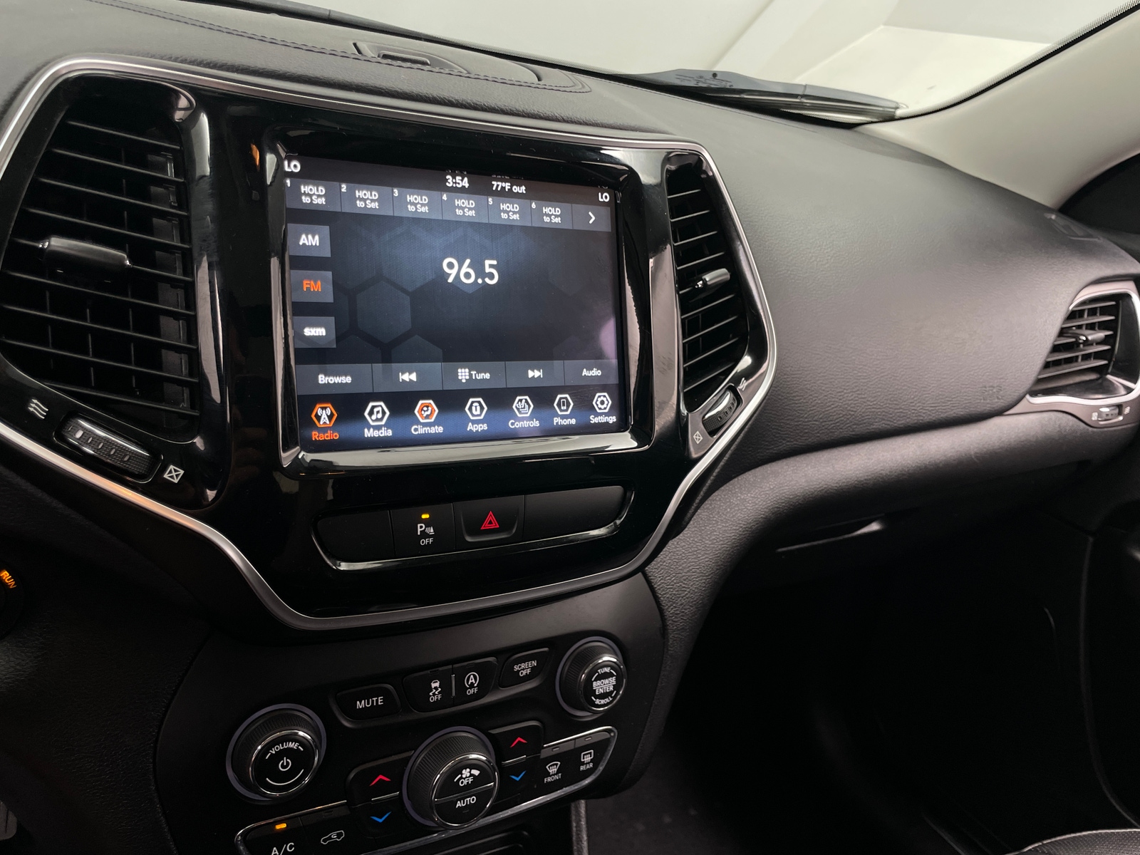 Thumbnail: 2019 Jeep Cherokee - 3