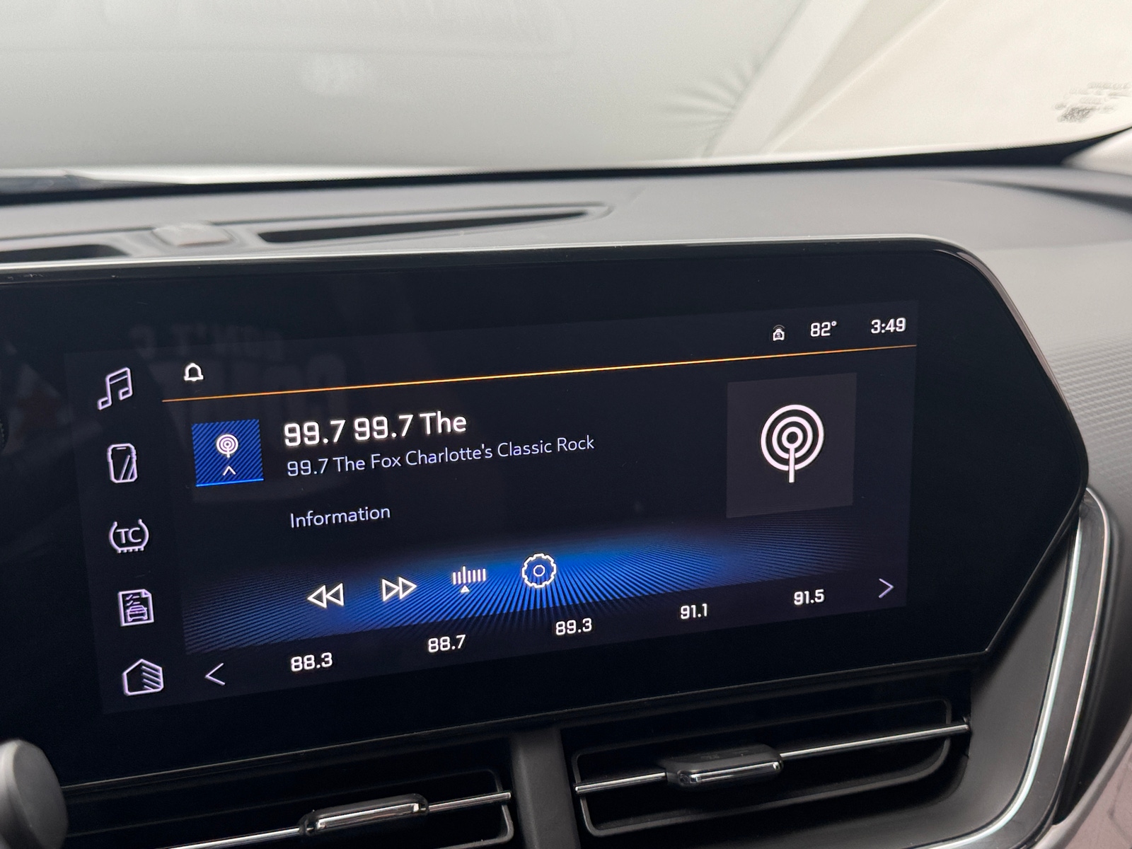 Thumbnail: 2025 Chevrolet Trax - 3