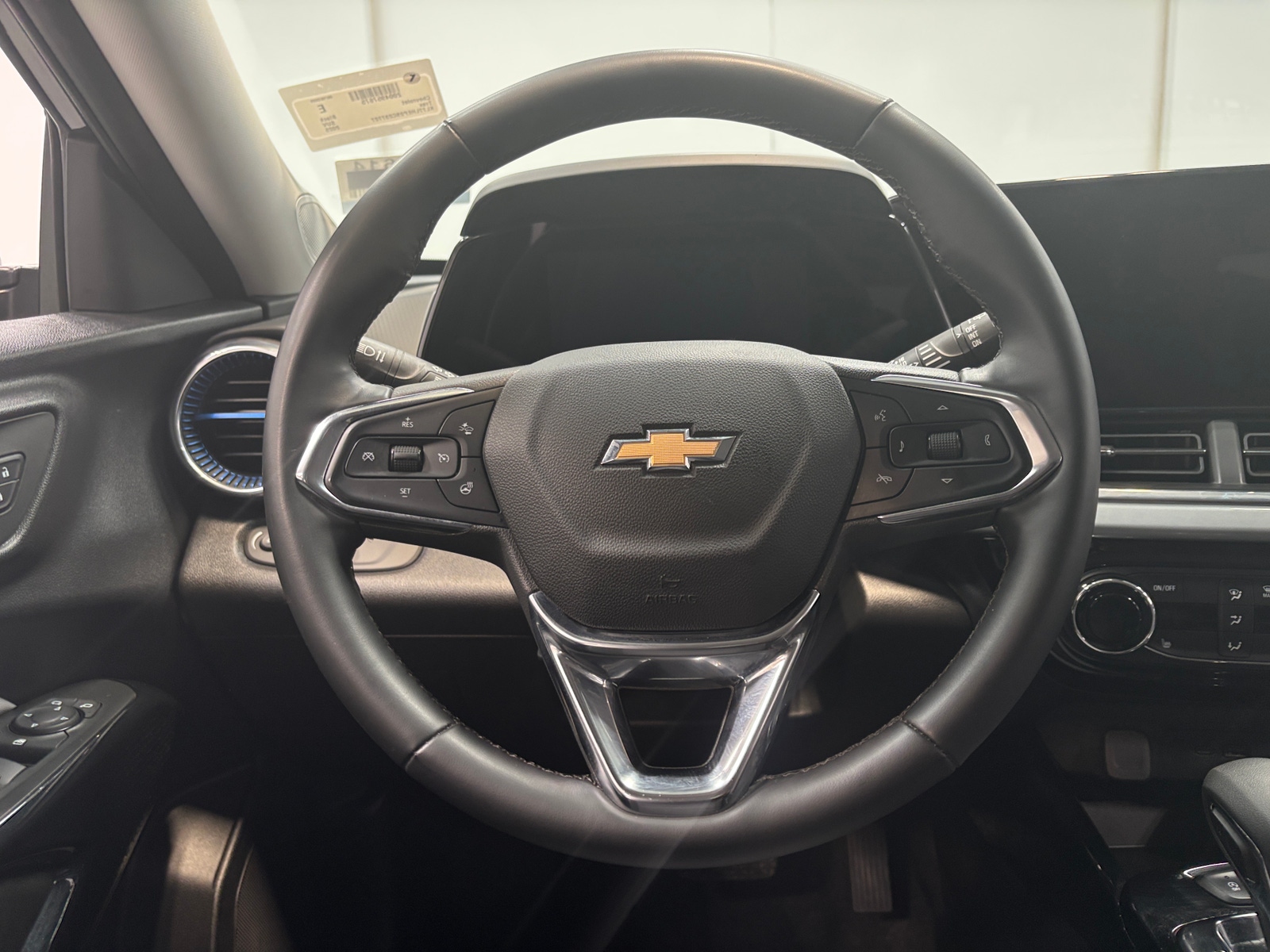 Thumbnail: 2025 Chevrolet Trax - 5