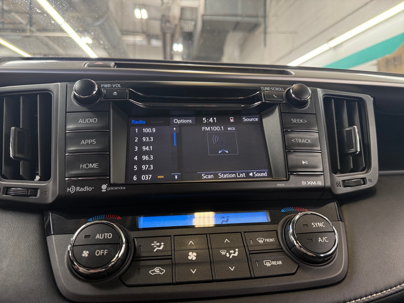Thumbnail: 2017 Toyota RAV4 - 4