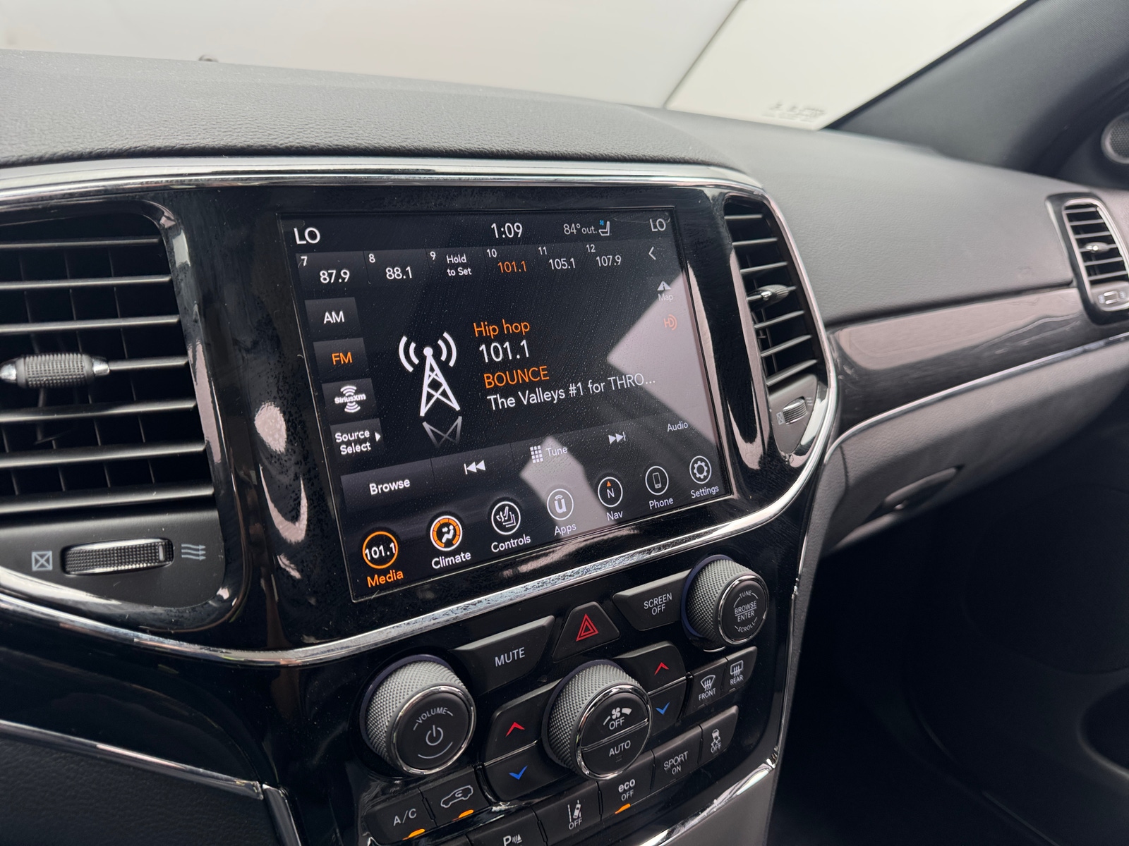 Thumbnail: 2019 Jeep Grand Cherokee - 3