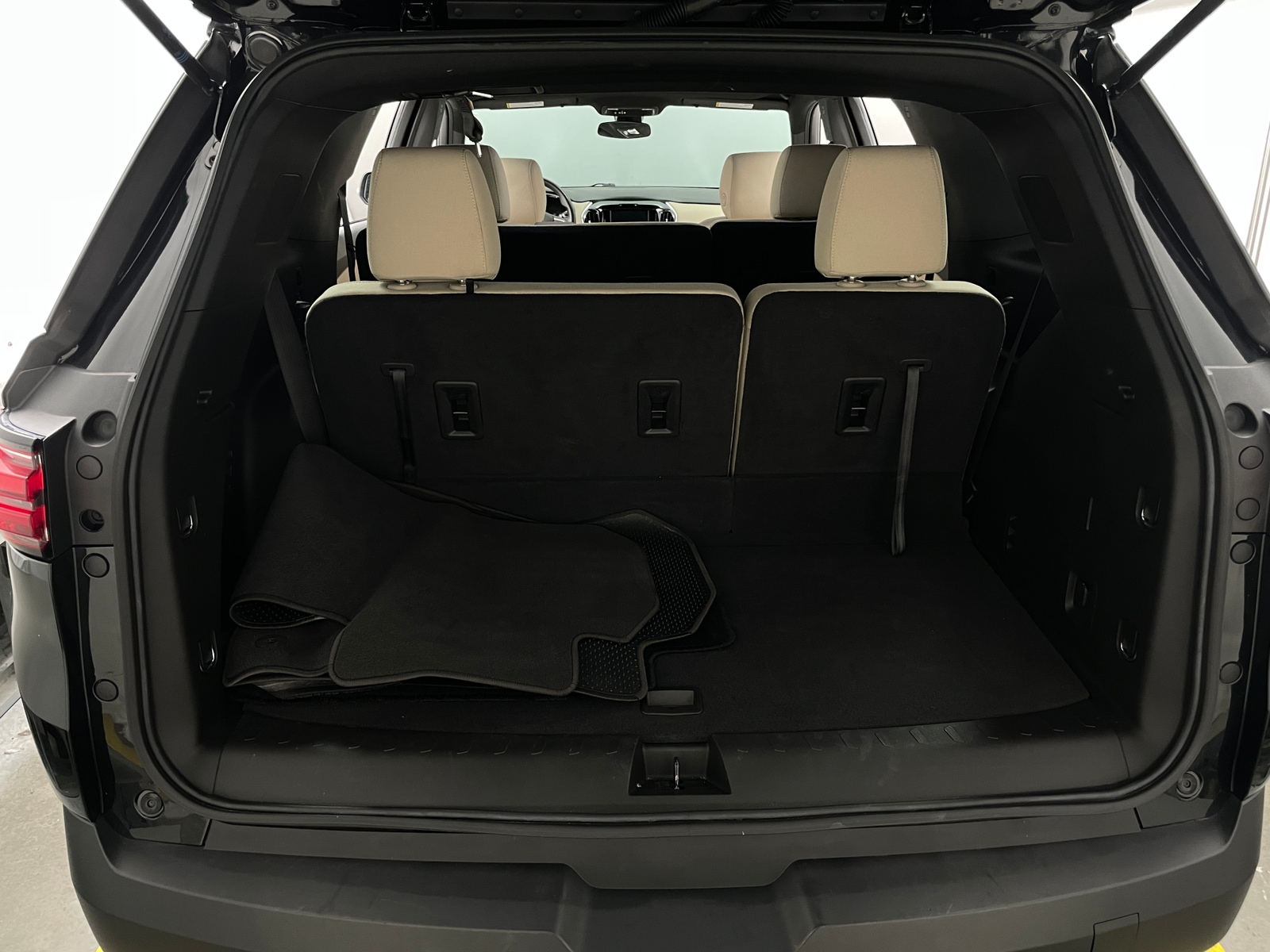 Thumbnail: 2023 Chevrolet Traverse - 7