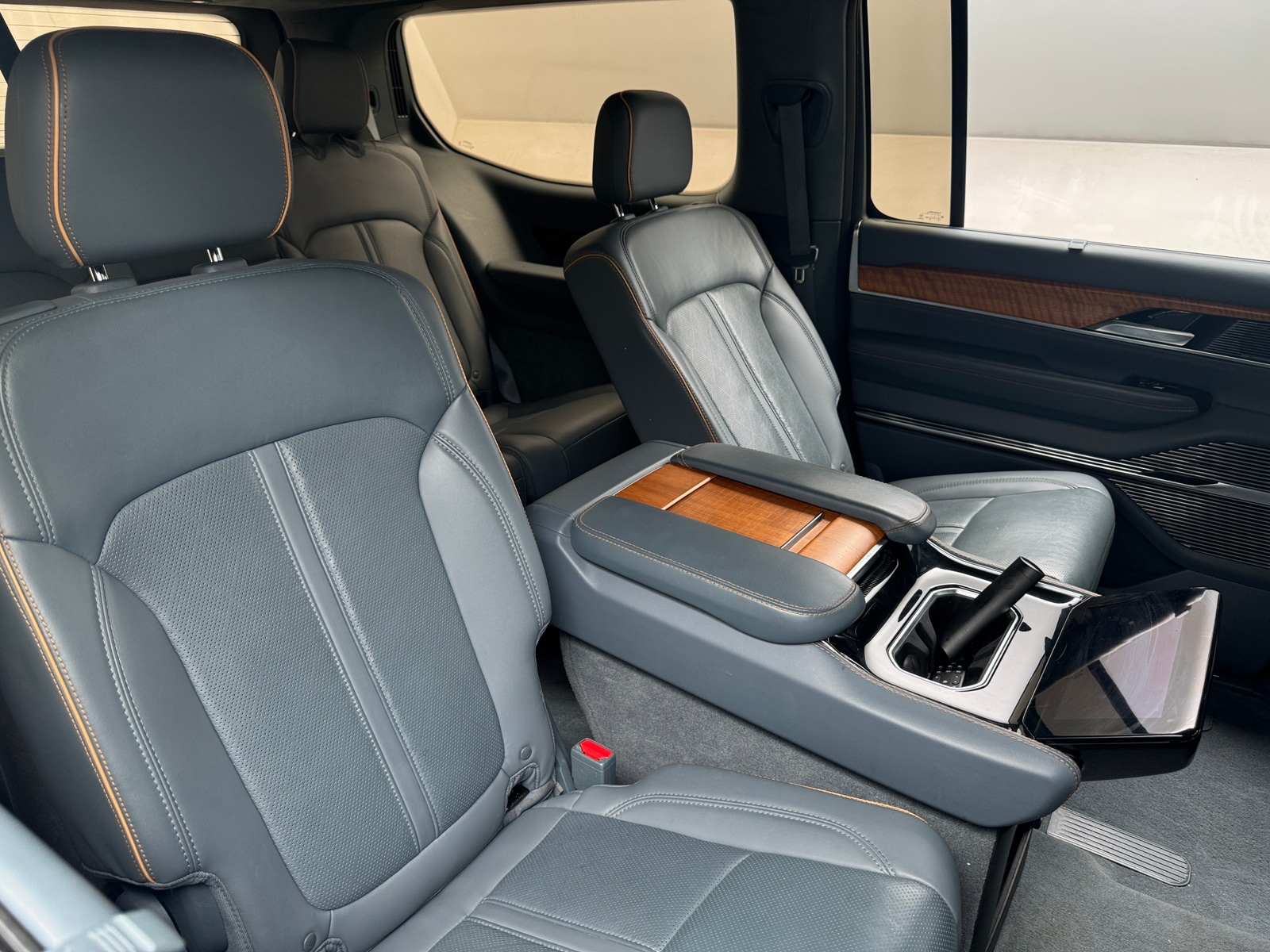 Thumbnail: 2022 Jeep Grand Wagoneer - 5