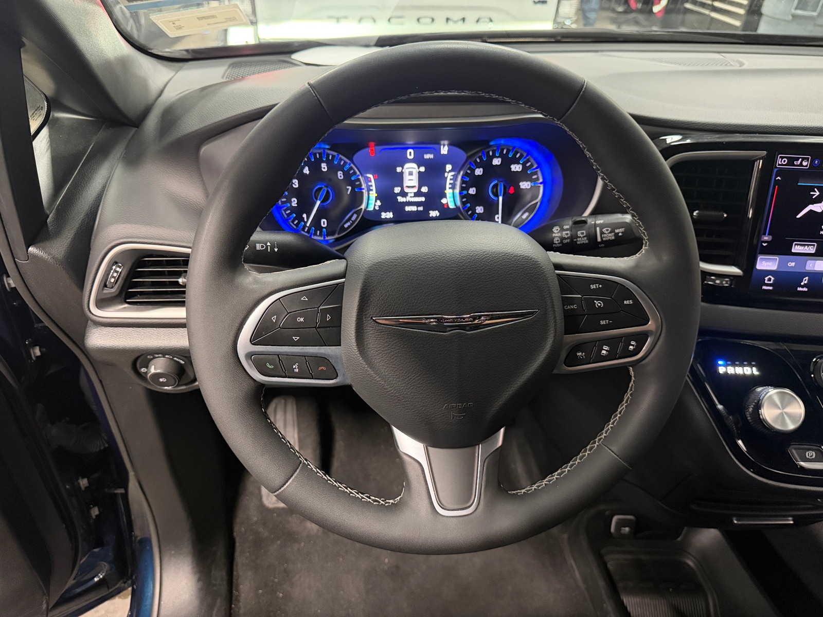 Thumbnail: 2025 Chrysler Pacifica - 4