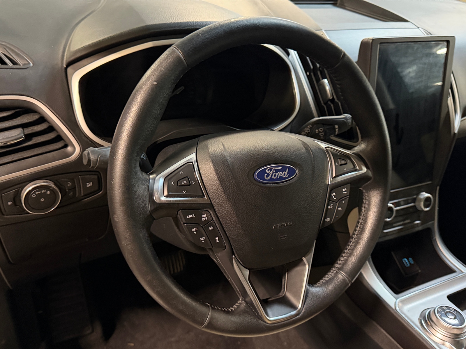 Thumbnail: 2021 Ford Edge - 4