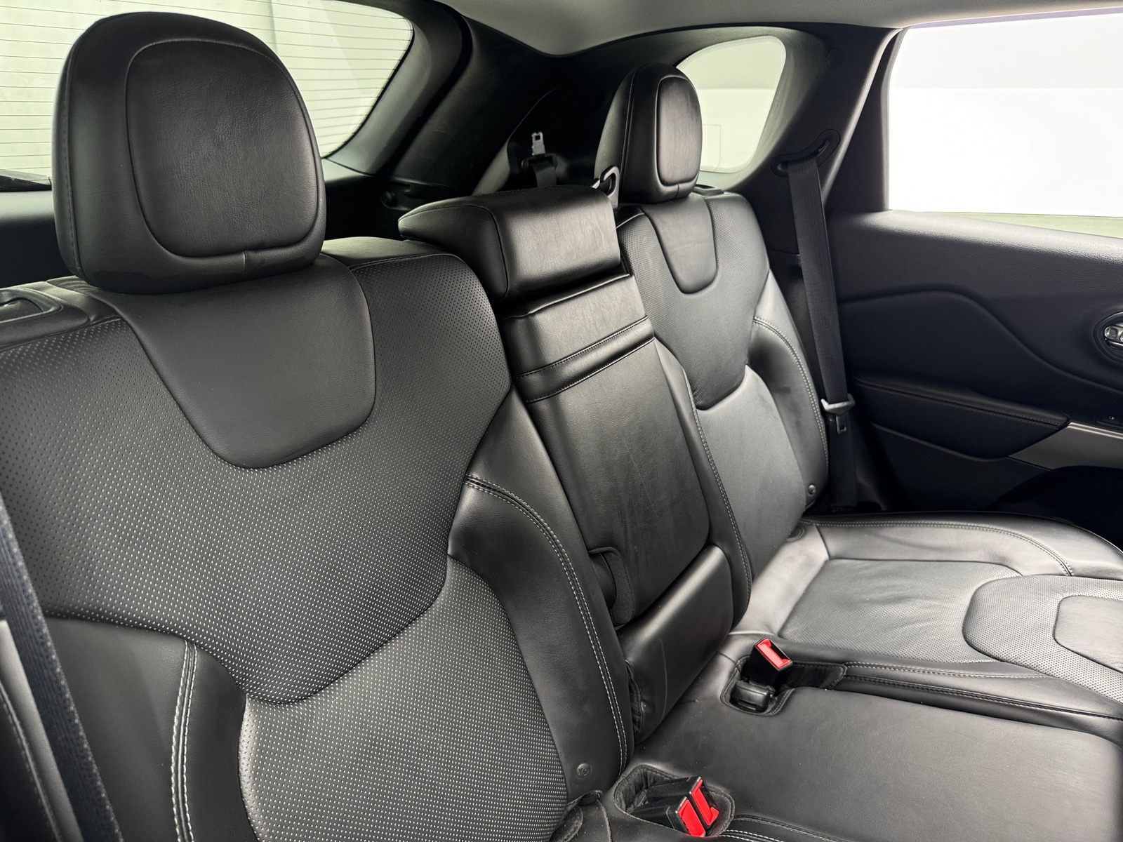 Thumbnail: 2019 Jeep Cherokee - 5