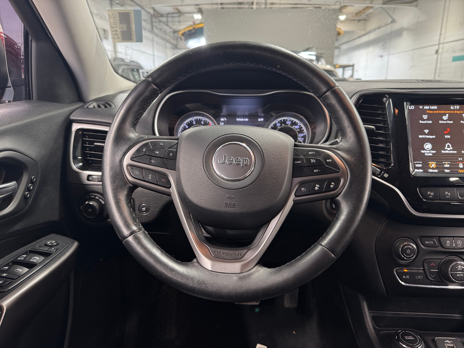 Thumbnail: 2019 Jeep Cherokee - 4