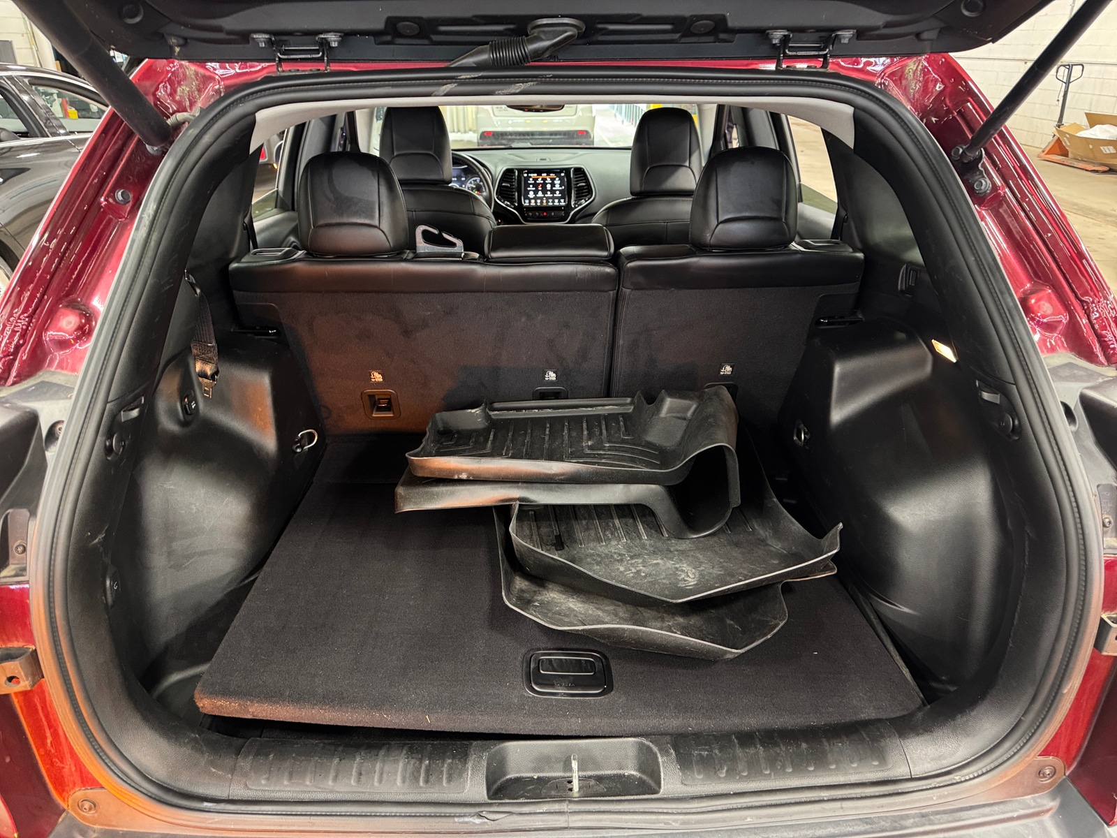 Thumbnail: 2019 Jeep Cherokee - 6