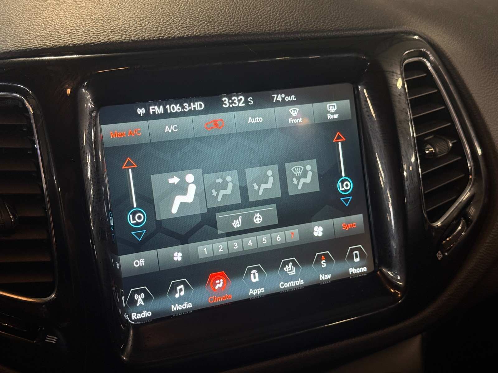 Thumbnail: 2018 Jeep Compass - 3