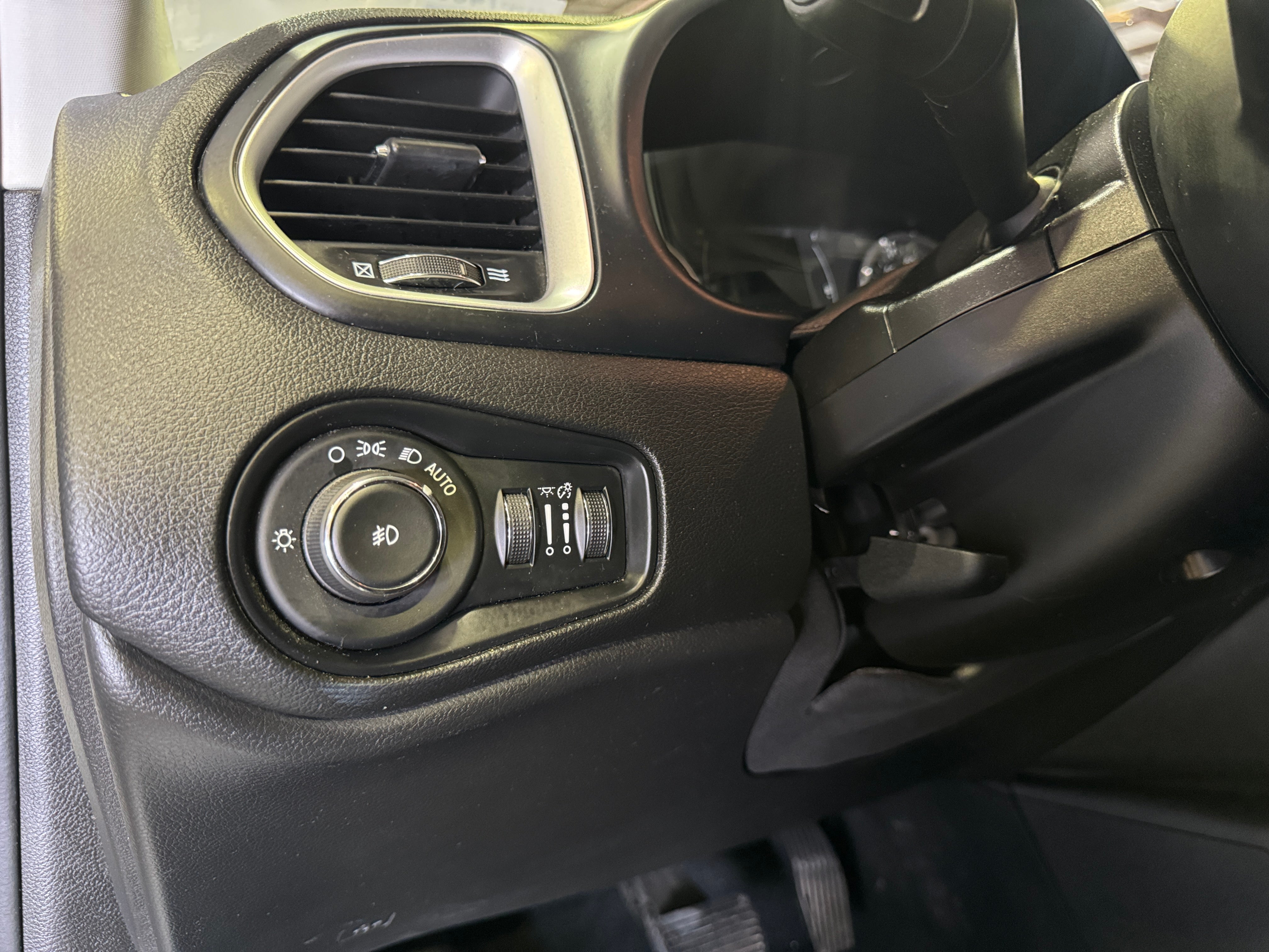 Used 2018 Jeep Renegade Latitude with VIN ZACCJBBB8JPJ11523 for sale in Auburn, WA