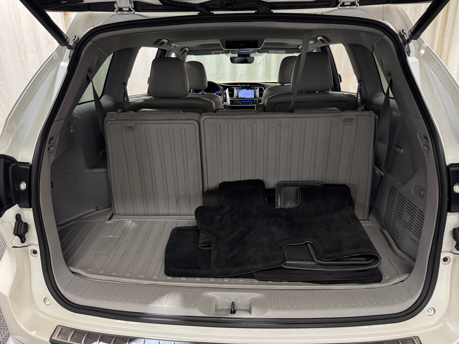 Thumbnail: 2018 Toyota Highlander - 6