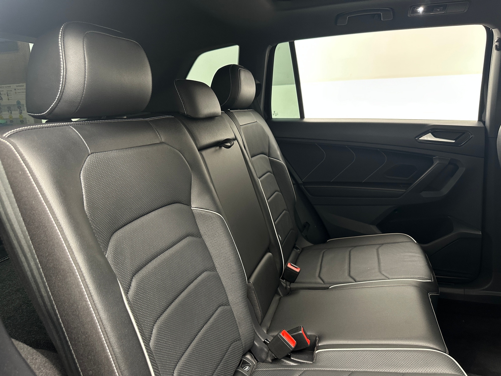 Thumbnail: 2022 Volkswagen Tiguan - 5
