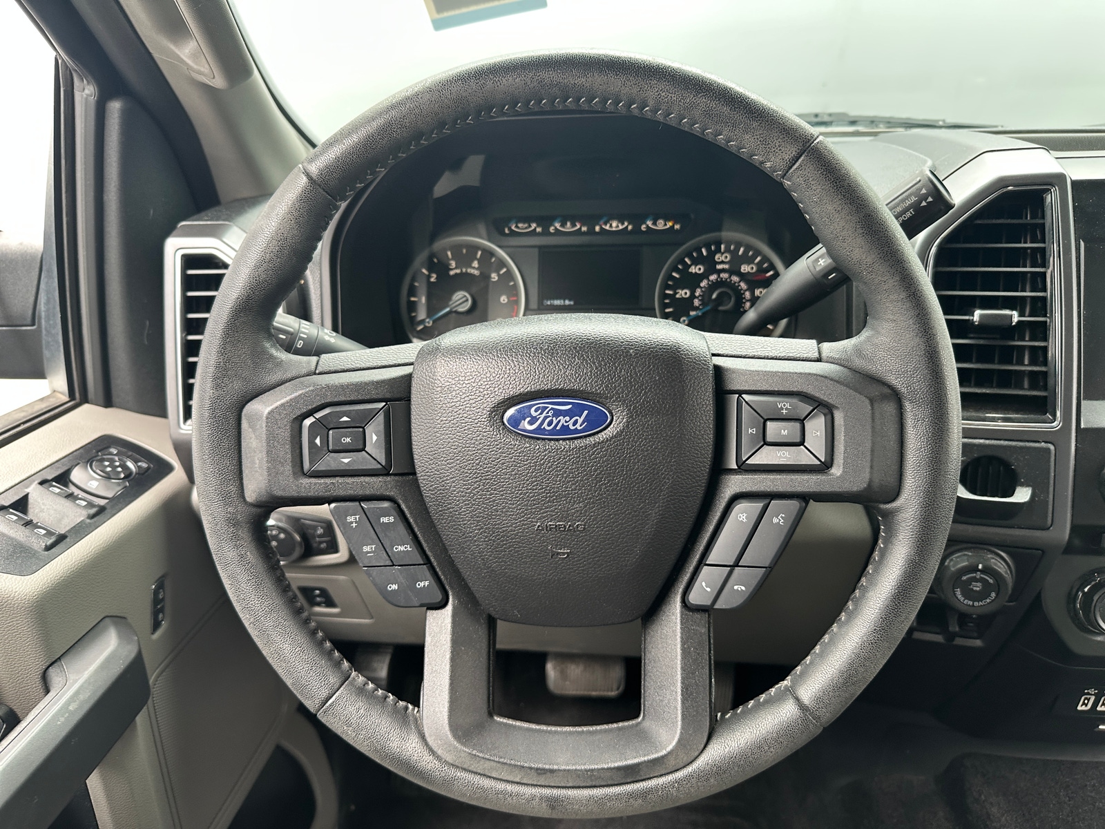 Thumbnail: 2017 Ford Econoline - 5