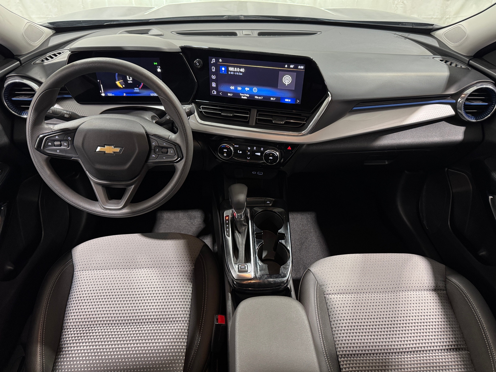 Thumbnail: 2025 Chevrolet Trax - 3