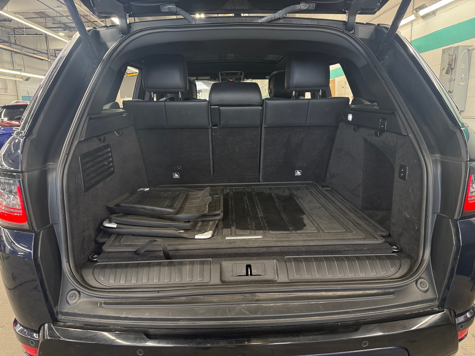 Thumbnail: 2020 Land Rover Range Rover Sport - 6
