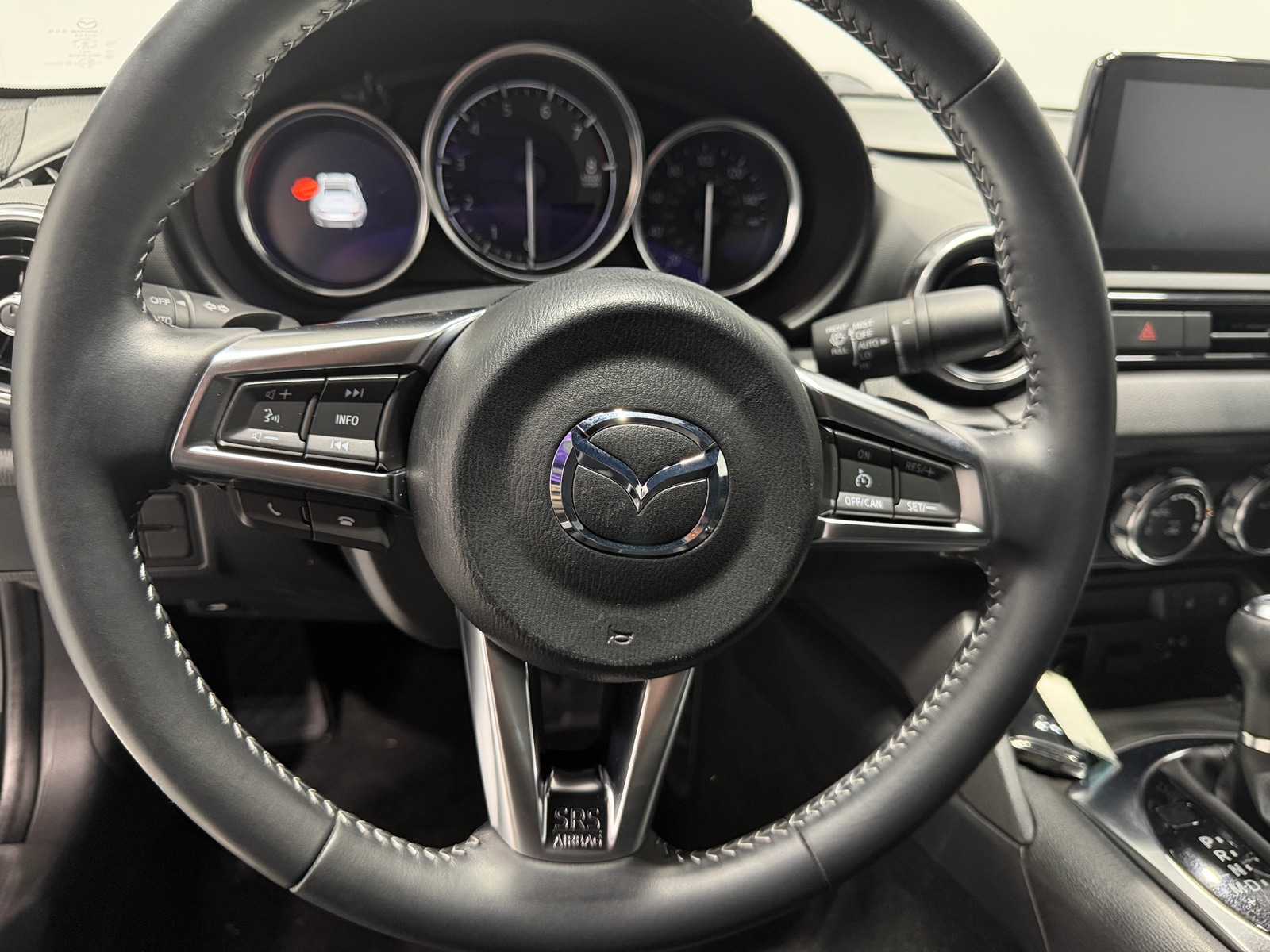 Thumbnail: 2022 Mazda MX-5 Miata - 4