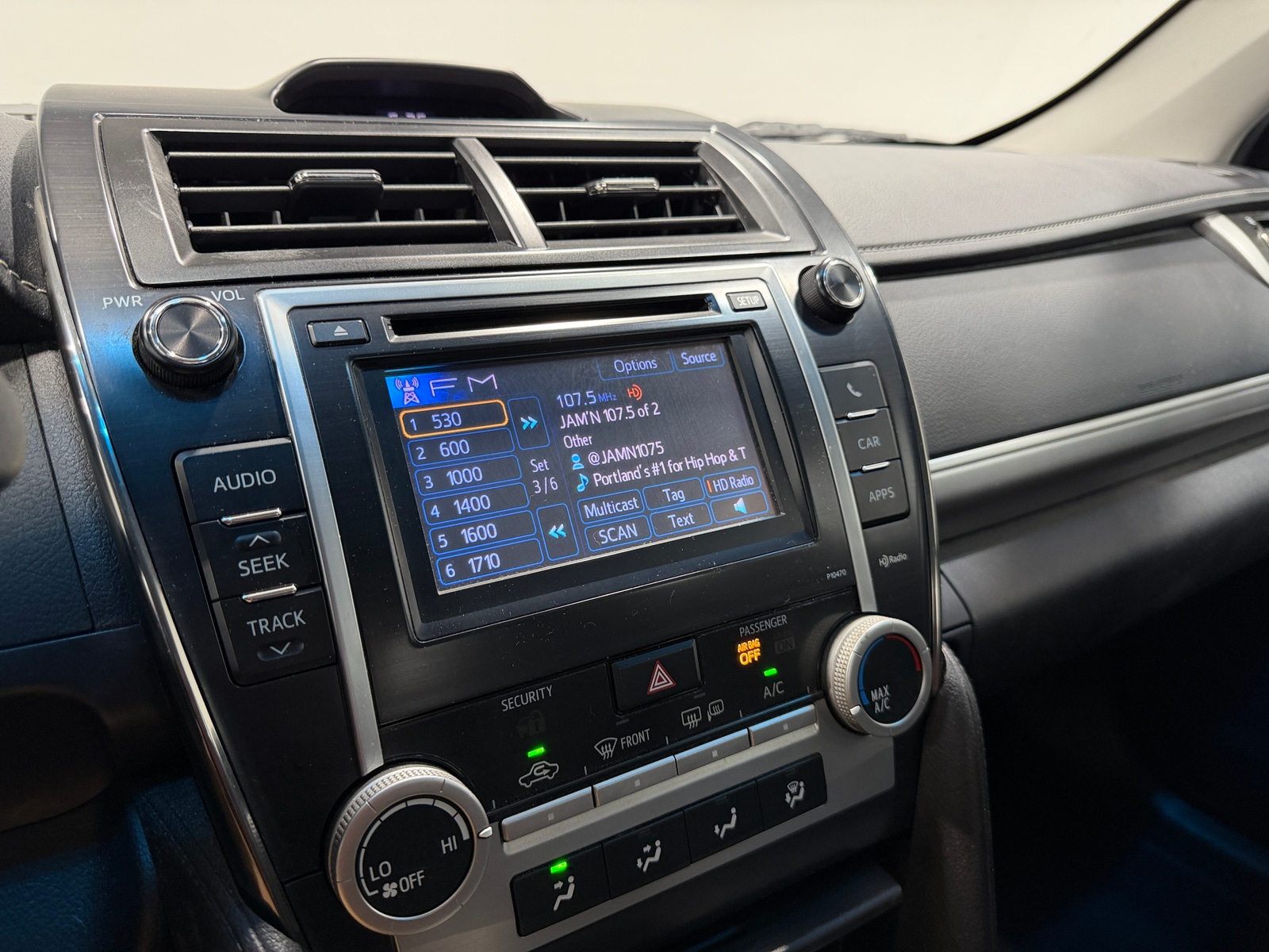 Thumbnail: 2013 Toyota Camry - 4