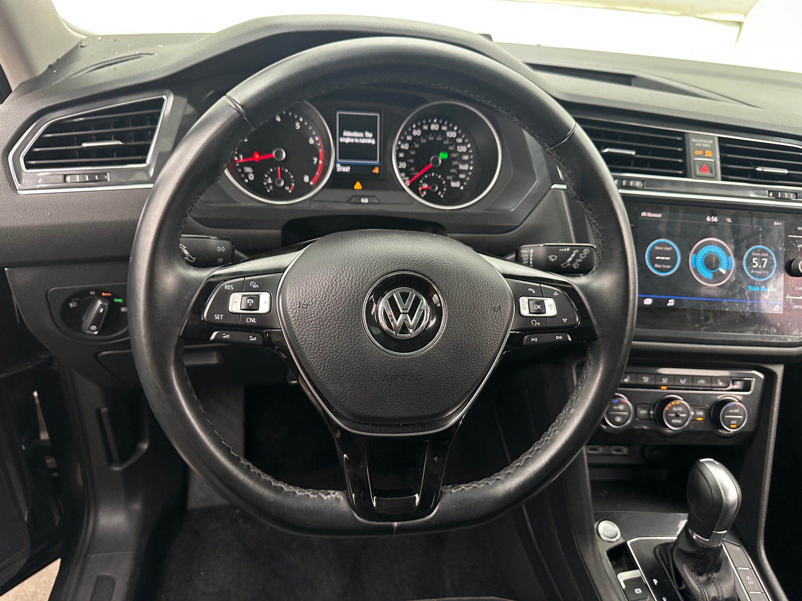 Thumbnail: 2018 Volkswagen Tiguan - 4