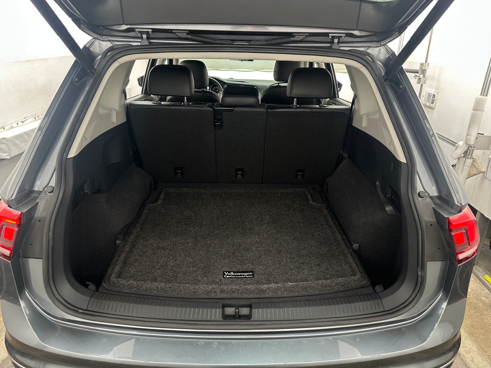 Thumbnail: 2018 Volkswagen Tiguan - 6