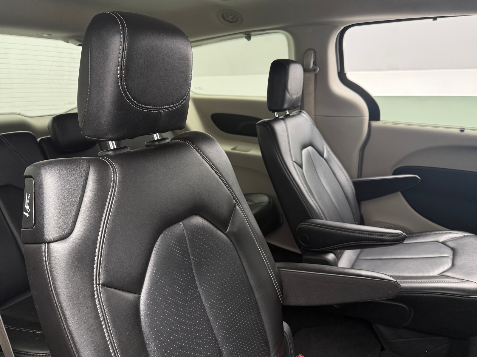 Thumbnail: 2023 Chrysler Pacifica - 5