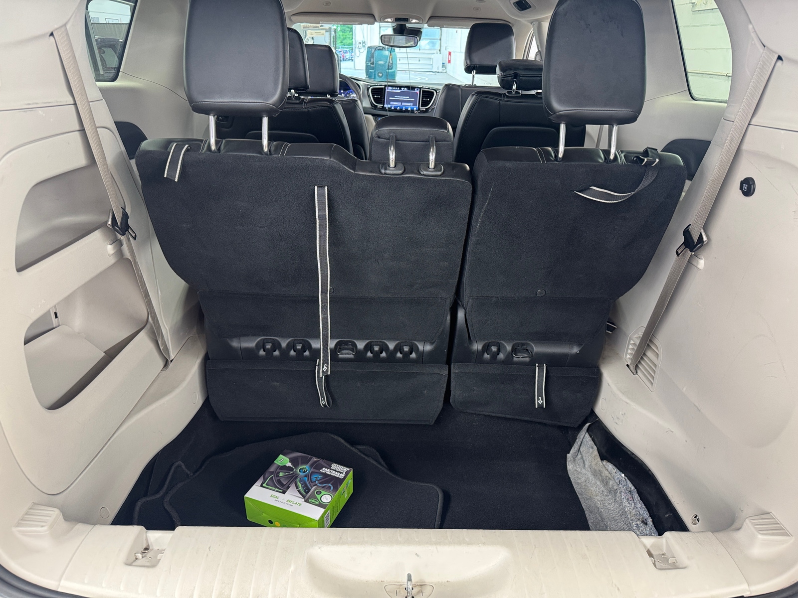 Thumbnail: 2023 Chrysler Pacifica - 6