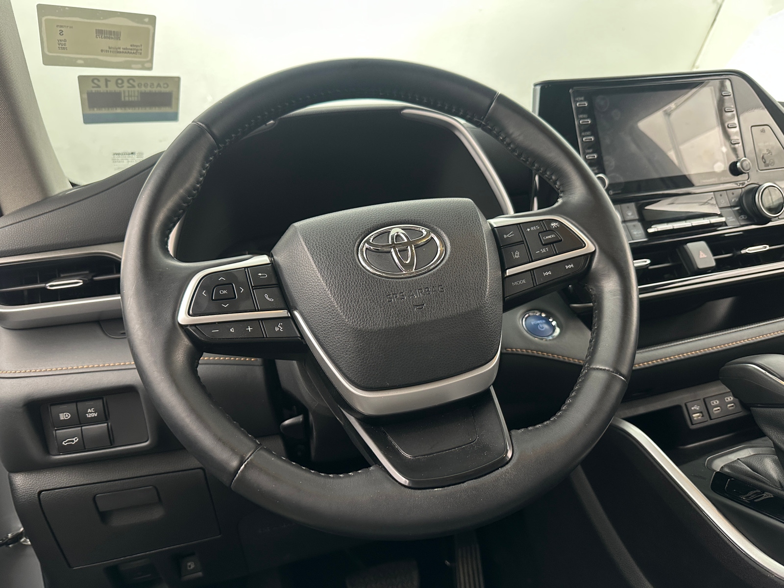 Thumbnail: 2022 Toyota Highlander - 4