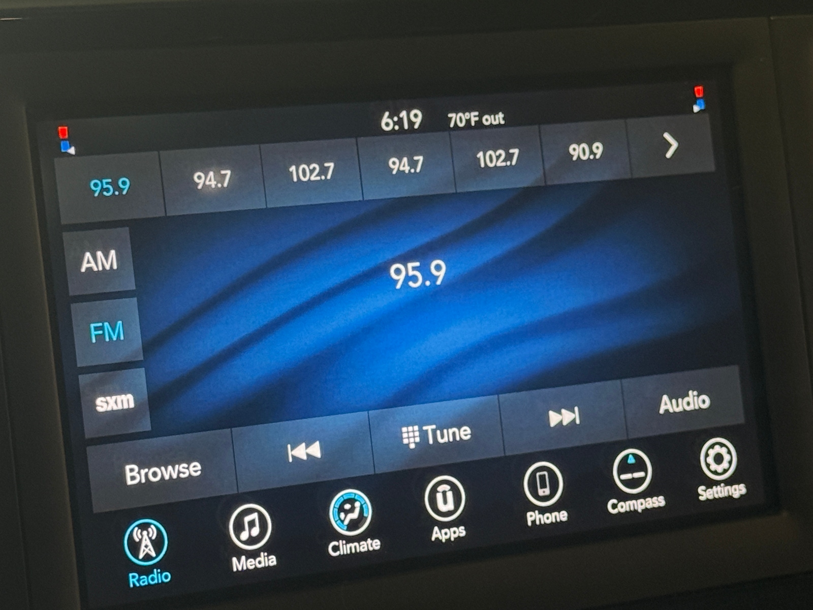 Thumbnail: 2020 Chrysler Voyager - 3