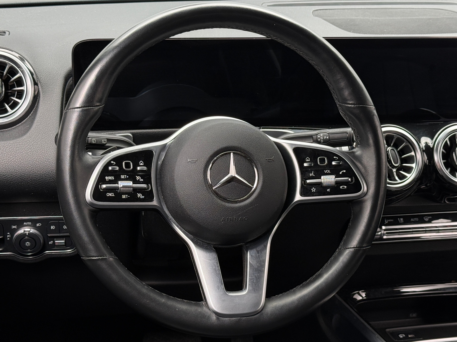 Thumbnail: 2022 Mercedes-Benz GLB - 4