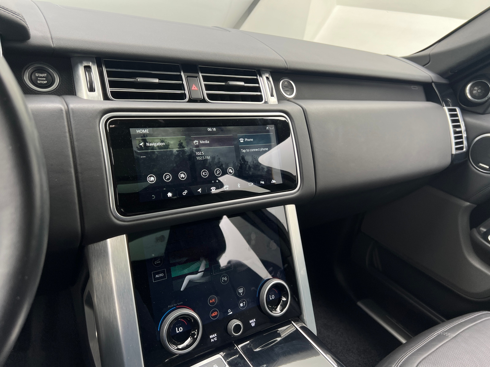 Thumbnail: 2022 Land Rover Range Rover - 3