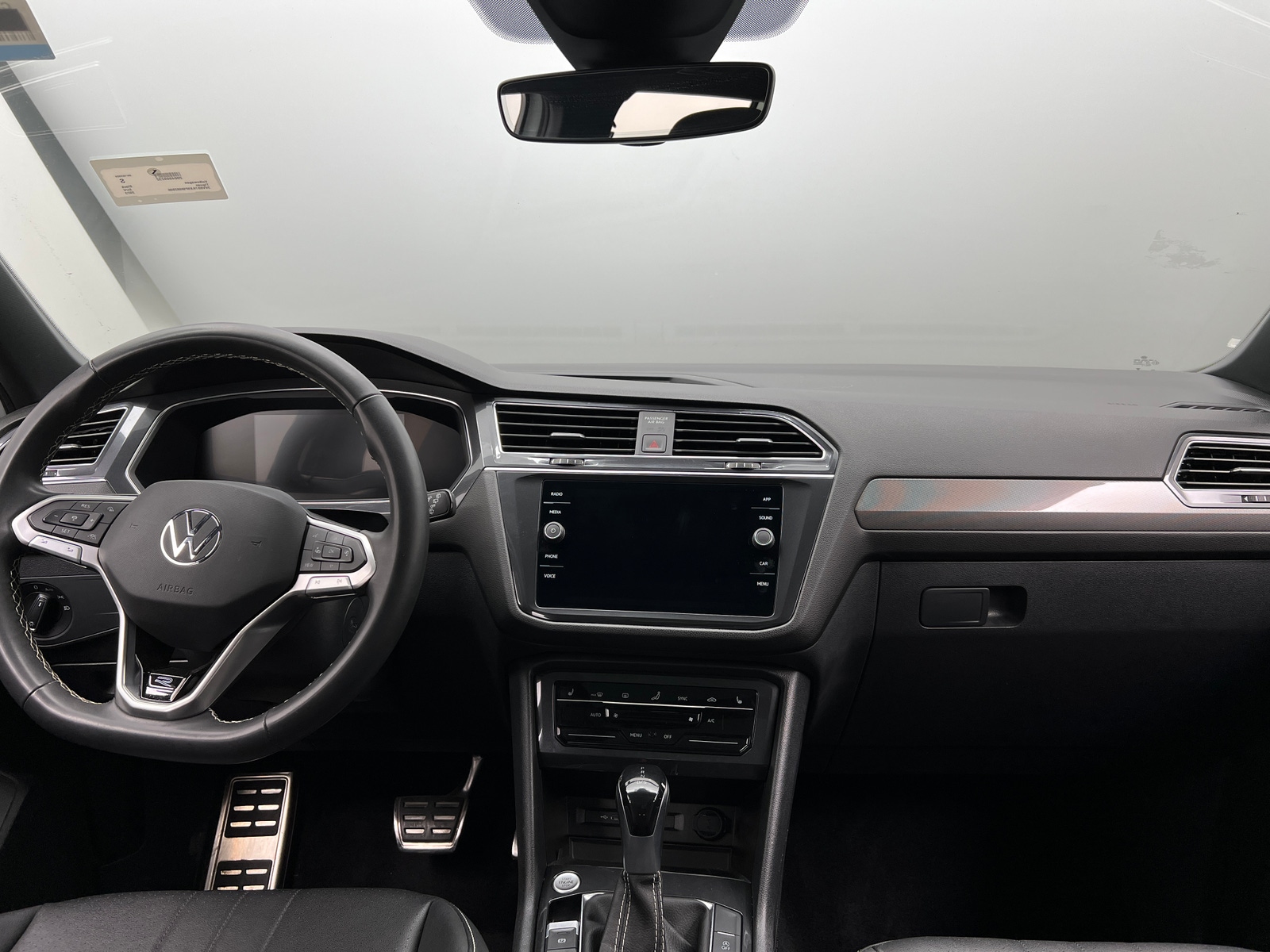 Thumbnail: 2023 Volkswagen Tiguan - 2