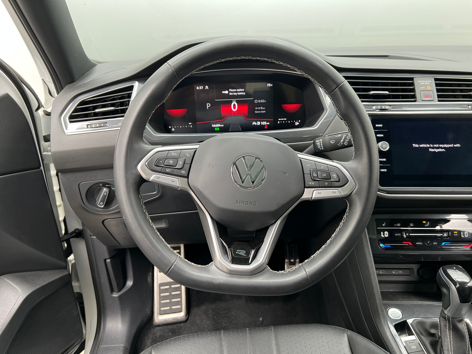 Thumbnail: 2023 Volkswagen Tiguan - 4