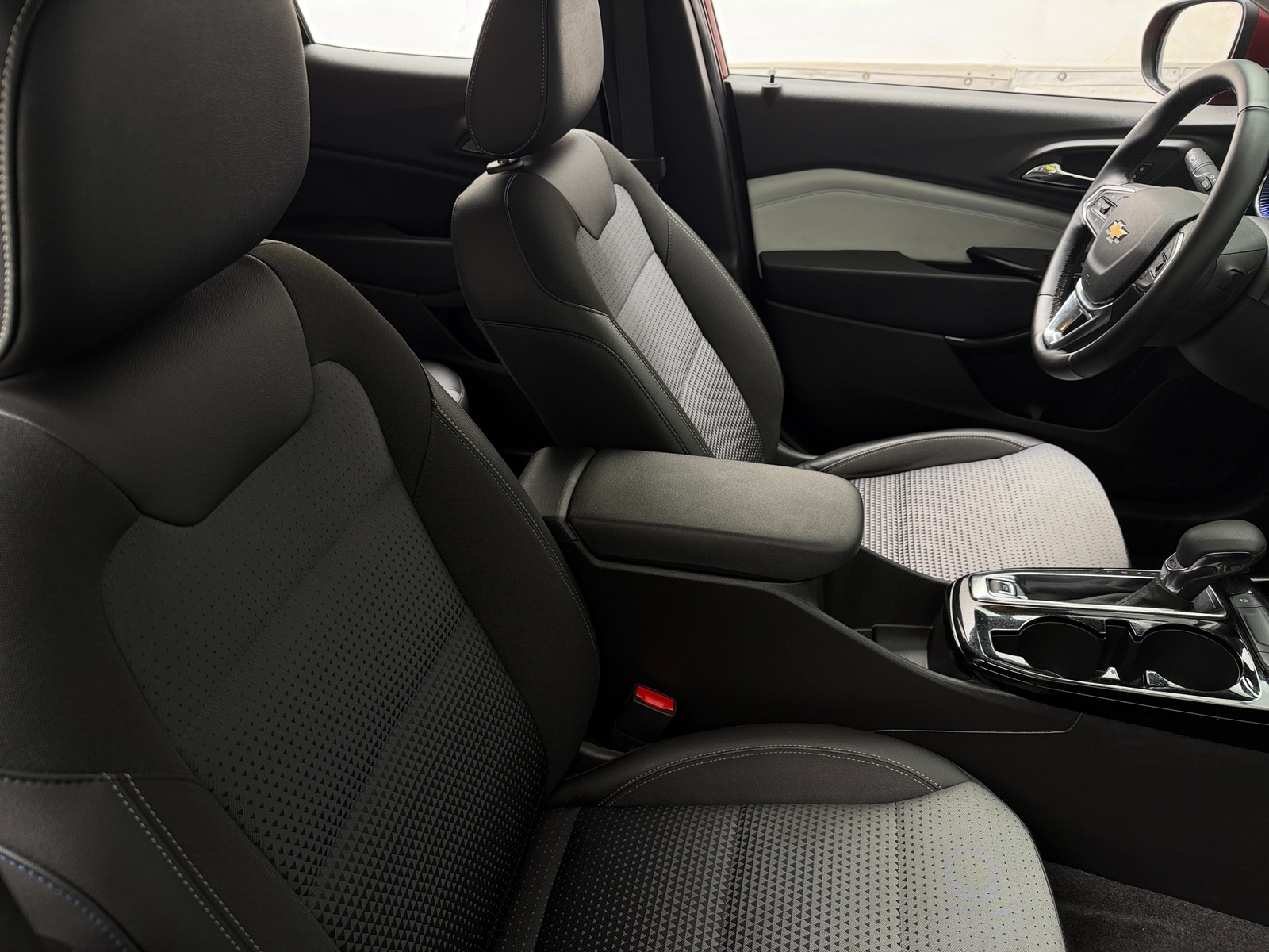 Thumbnail: 2025 Chevrolet Trax - 2
