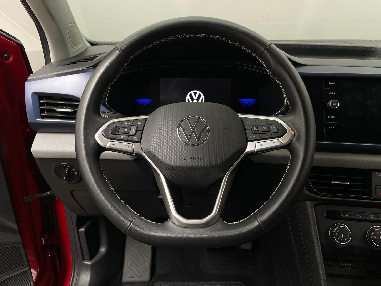 Thumbnail: 2022 Volkswagen Taos - 4