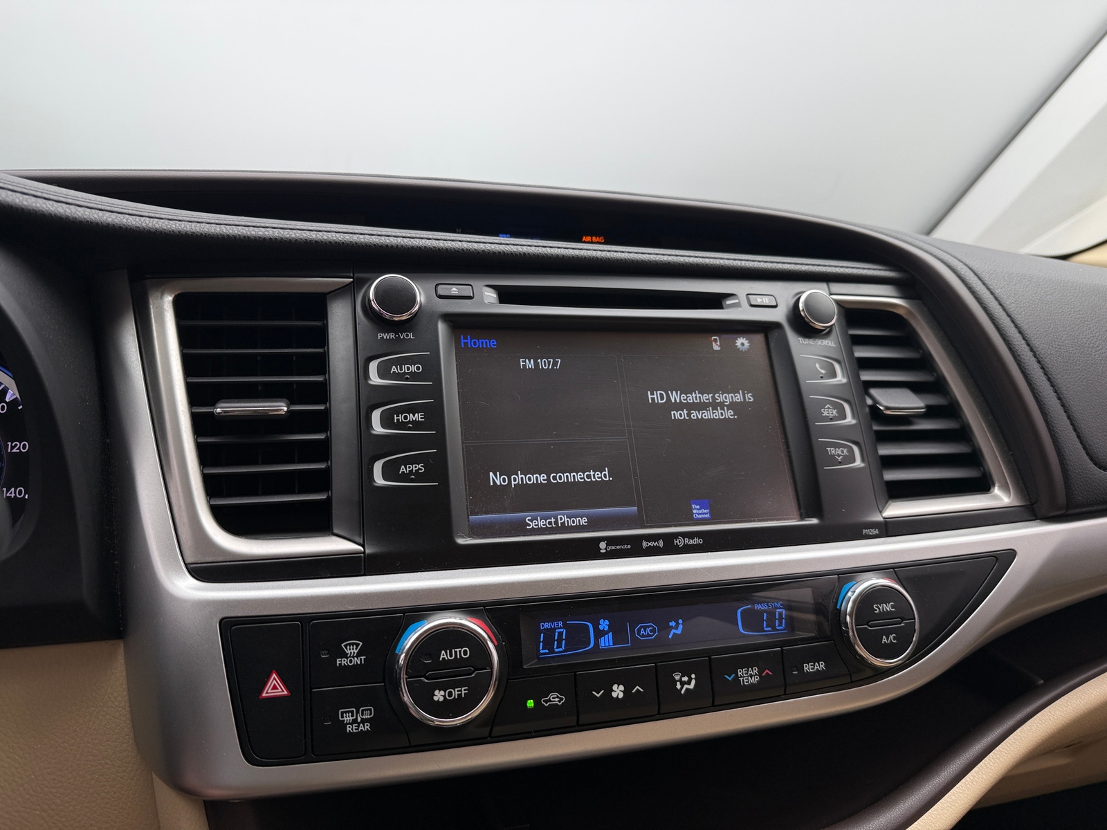 Thumbnail: 2016 Toyota Highlander - 3