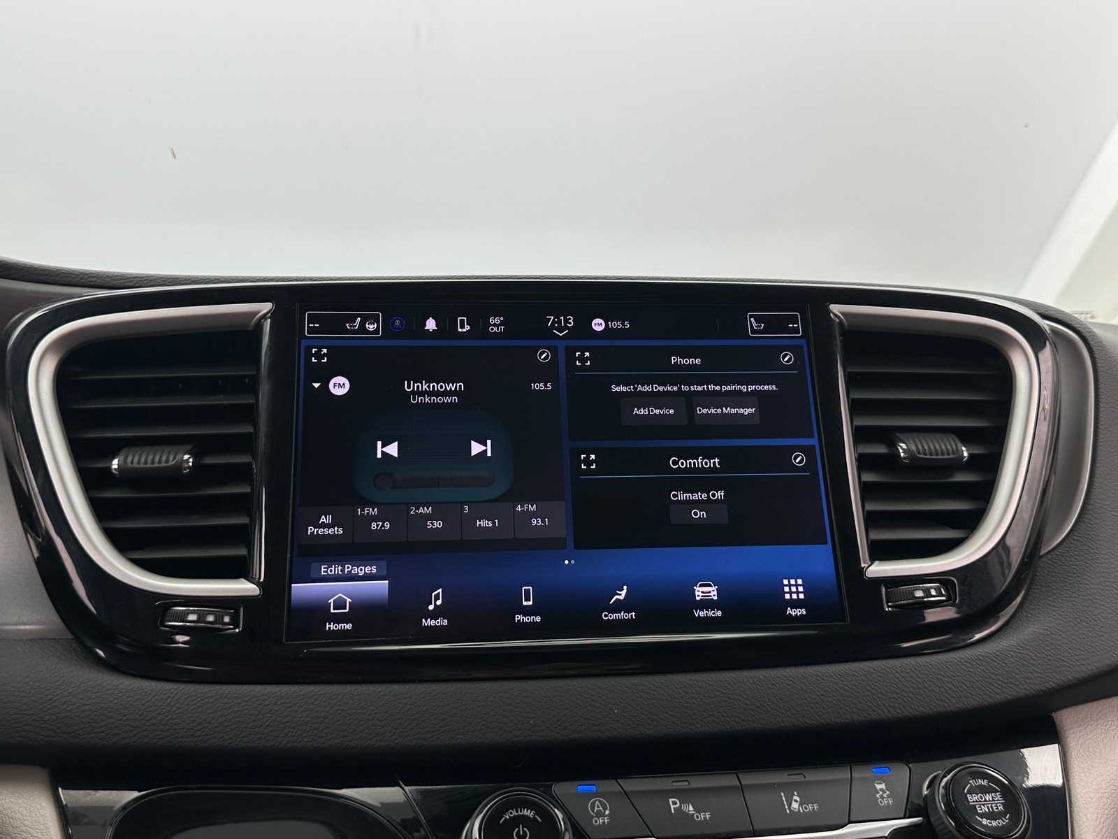 Thumbnail: 2024 Chrysler Pacifica - 3