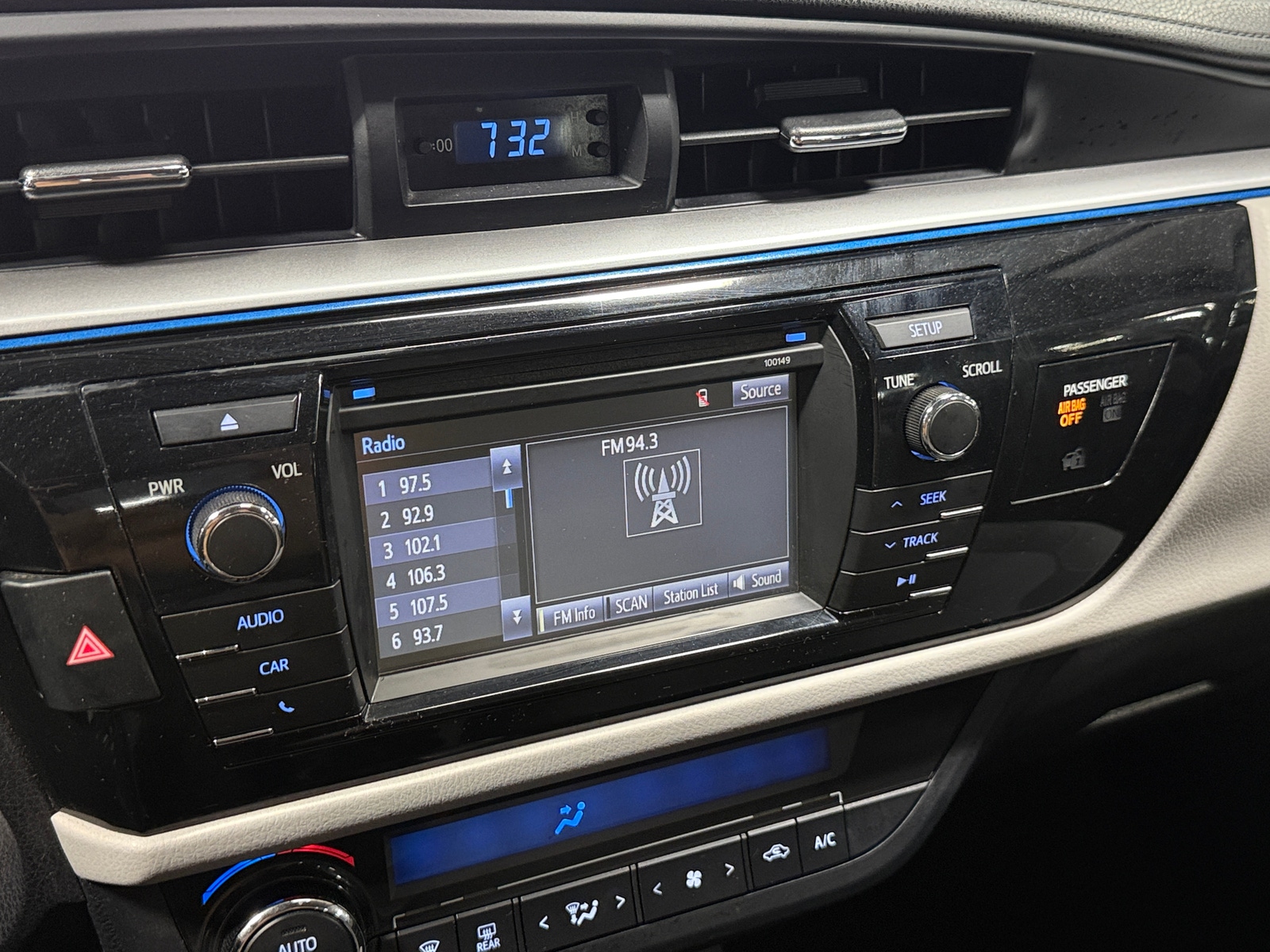 Thumbnail: 2015 Toyota Corolla - 4