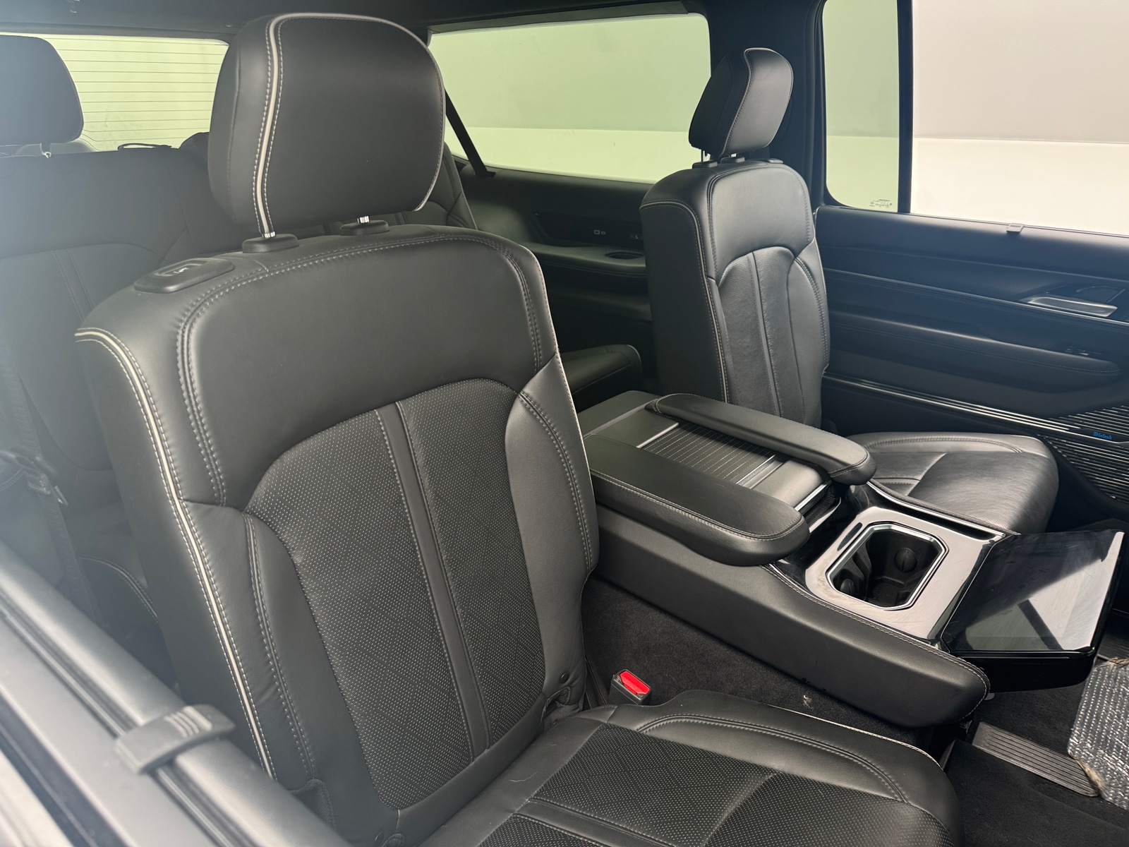 Thumbnail: 2024 Jeep Grand Wagoneer L - 5
